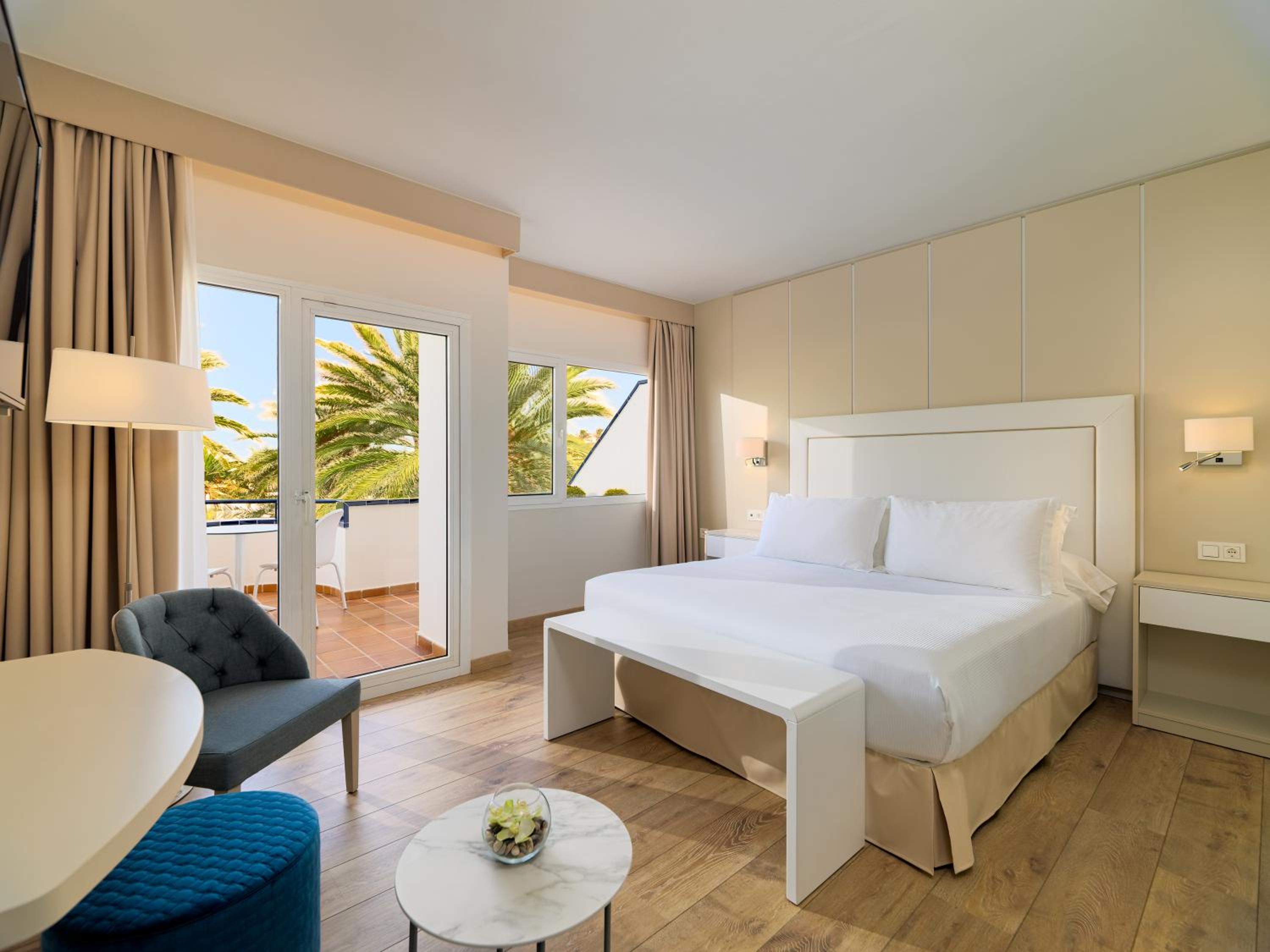 Superior Room (2 Adults) - Photo 4