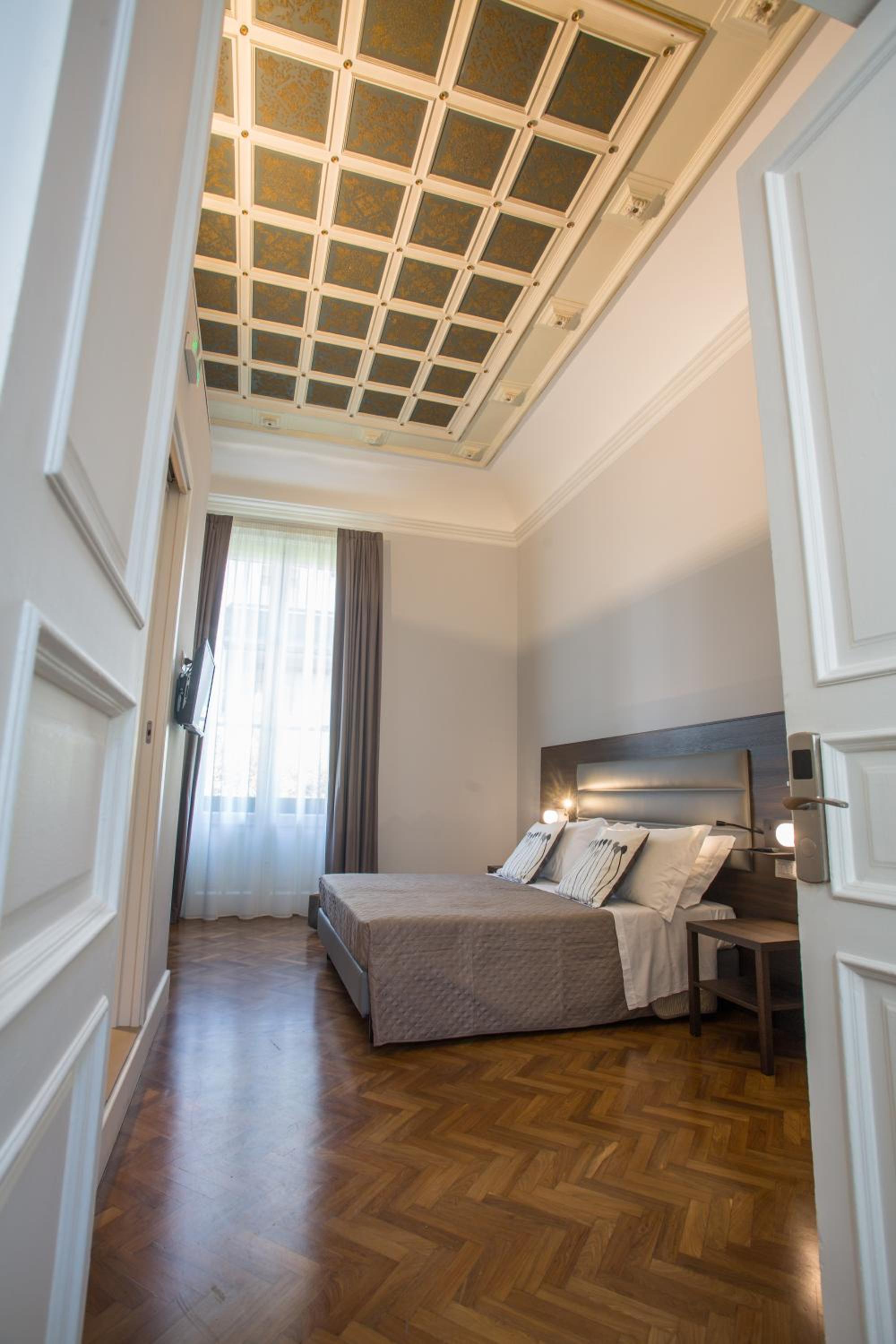Deluxe Double or Twin Room with City View photo 1