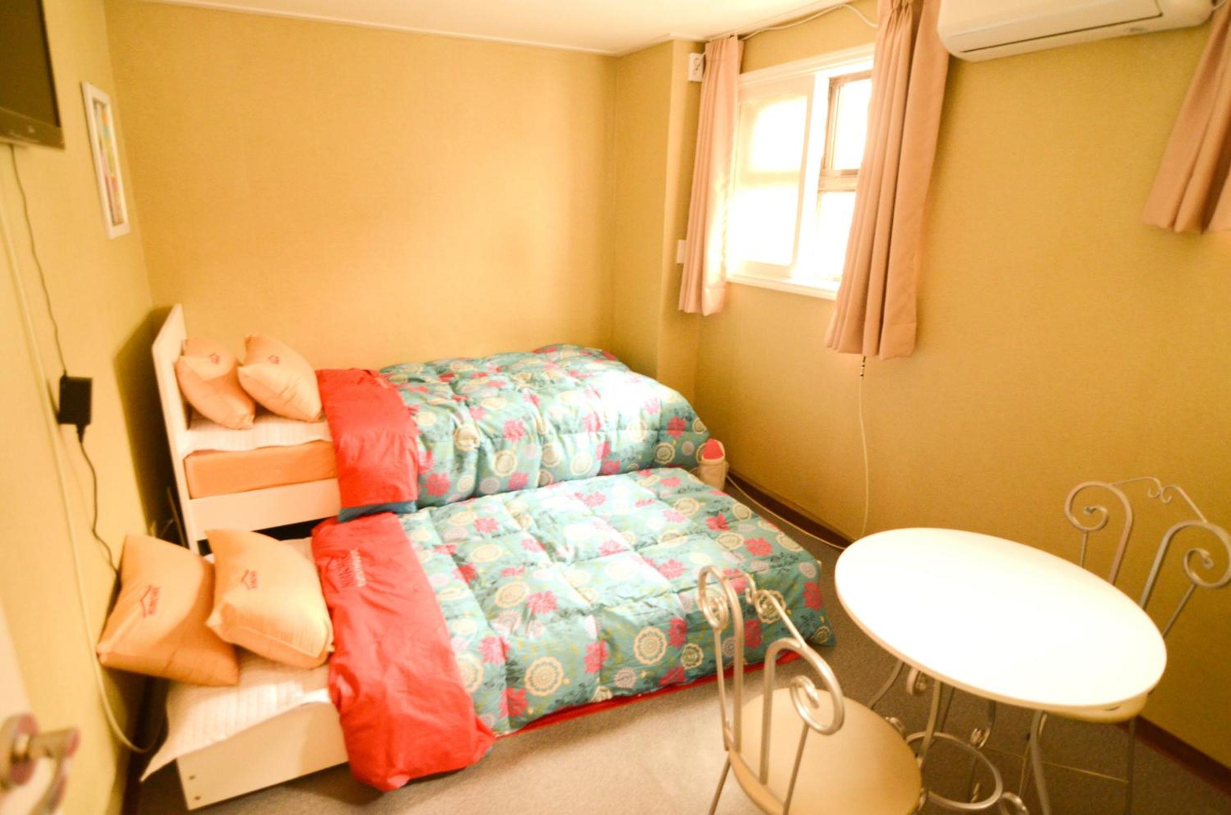 Twin Room - Photo 1