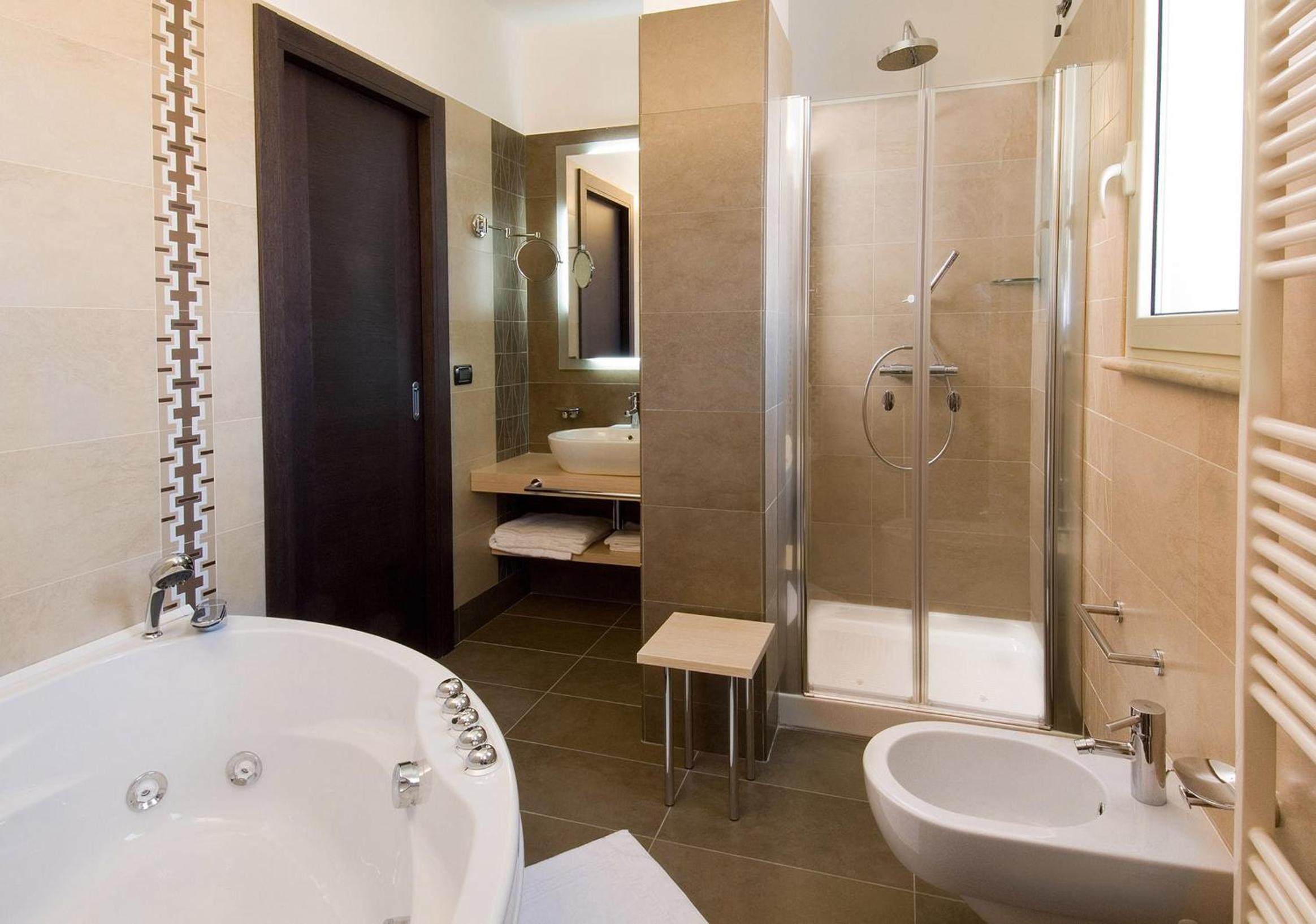 Suite with Spa Bath photo 2