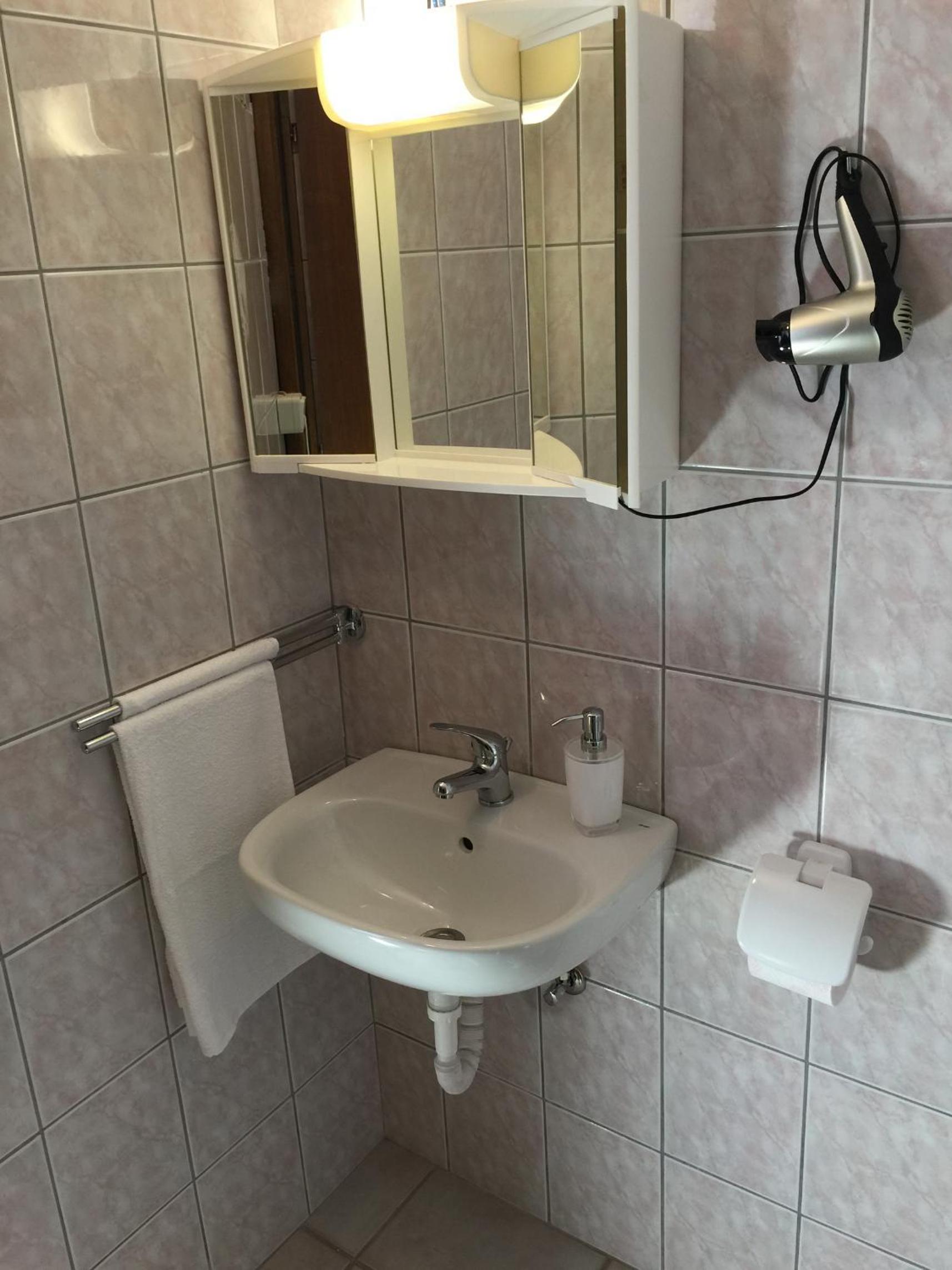 Budget Double Room photo 3