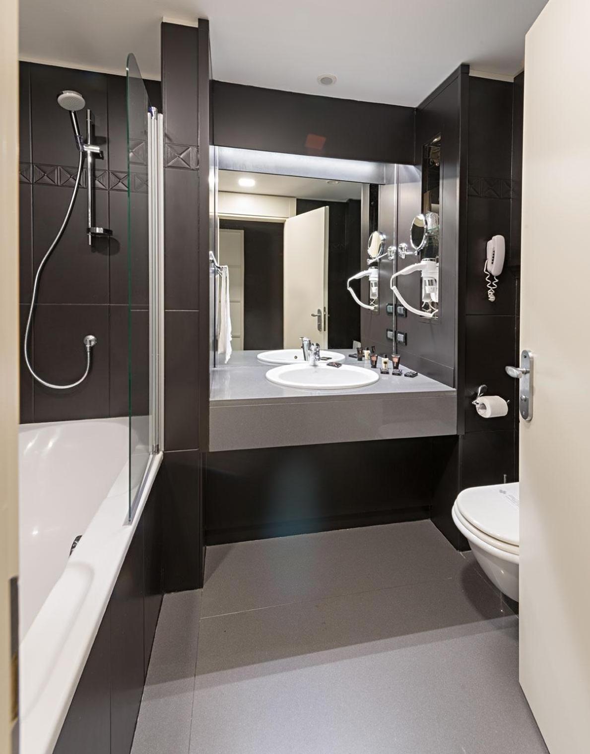 Twin Room - Photo 7