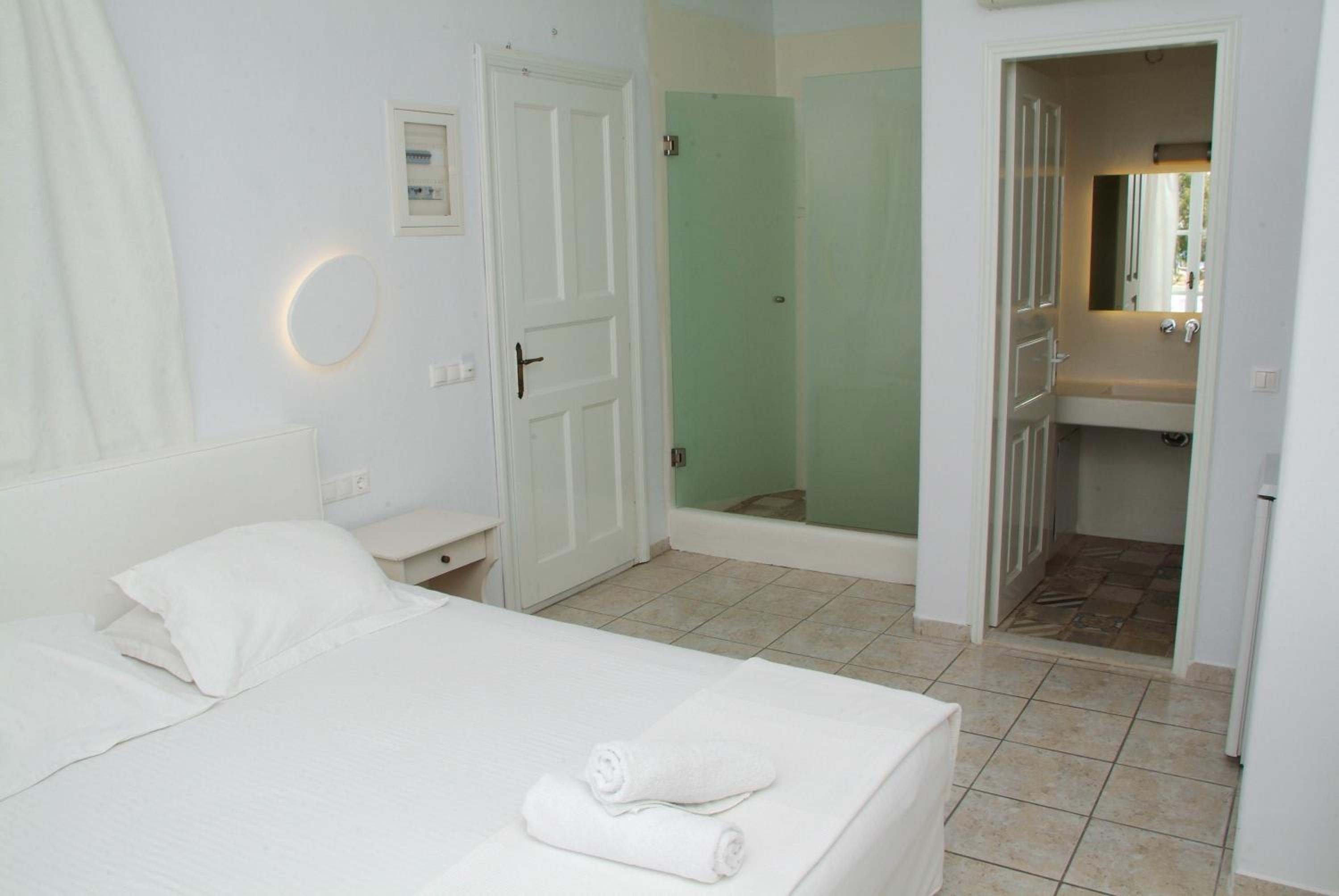 Standard King Room photo 2
