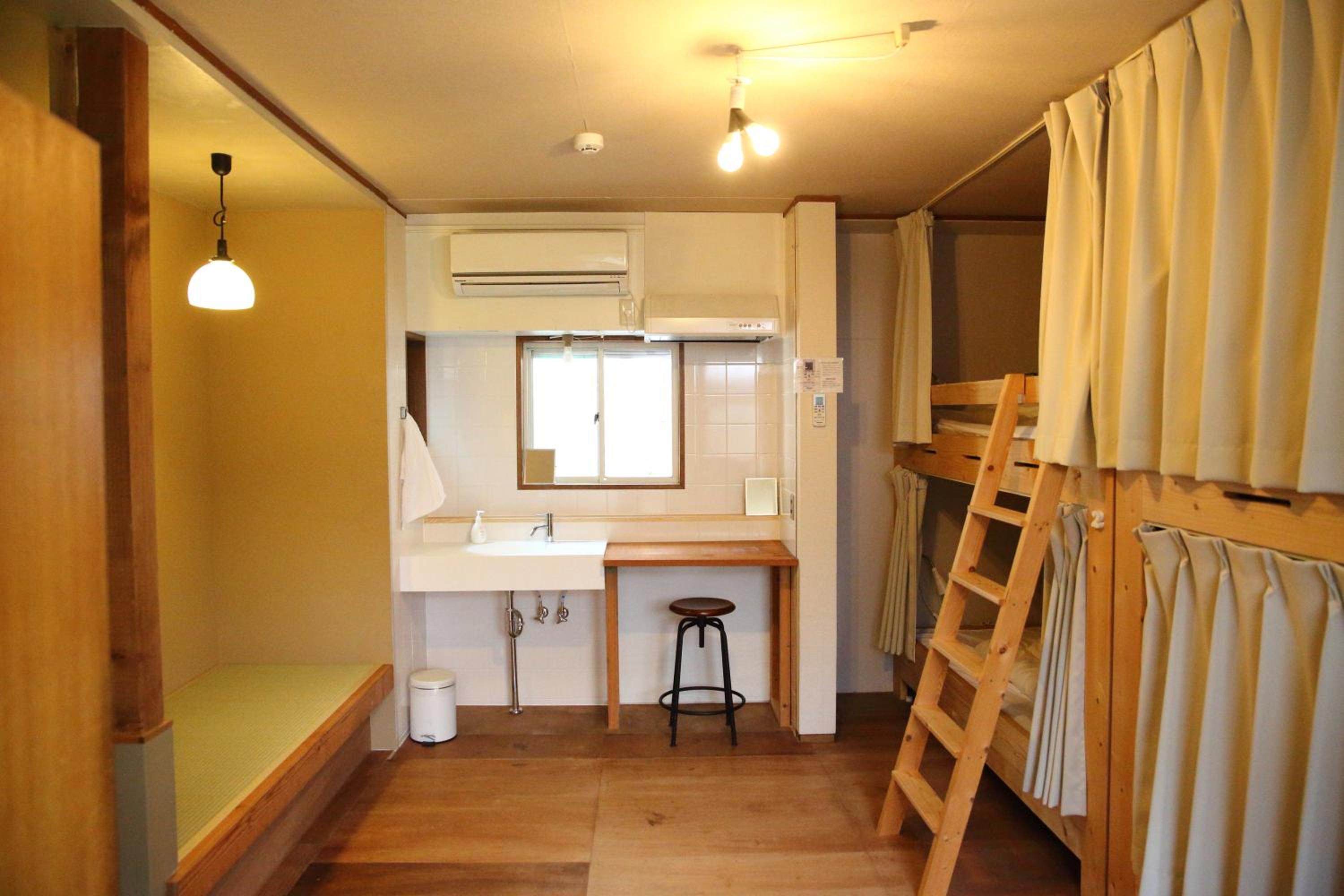 Economy Quadruple Room with Shared Bathroom photo 1