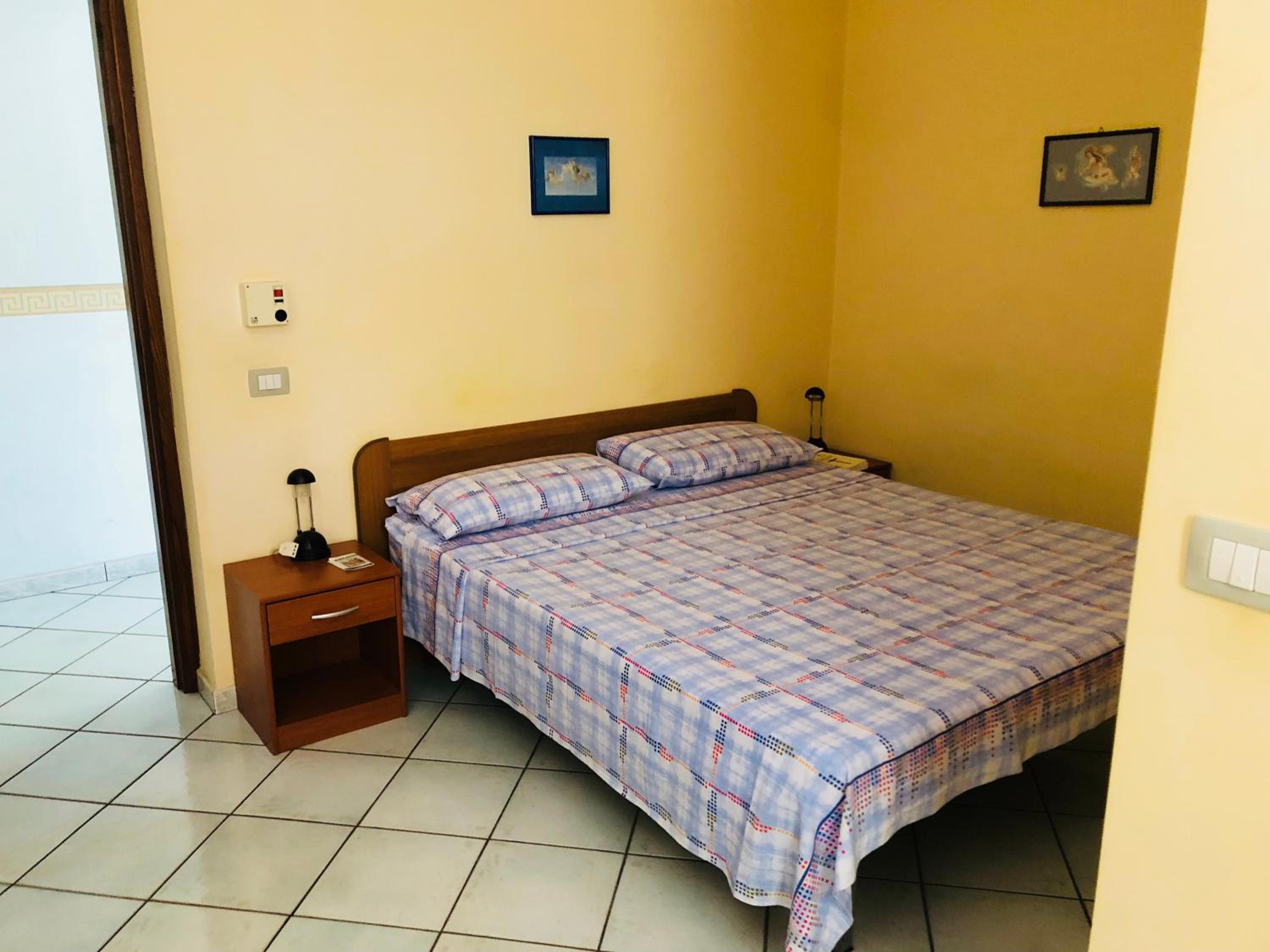 Deluxe Double Room (2 Adults + 1 Child) photo 1