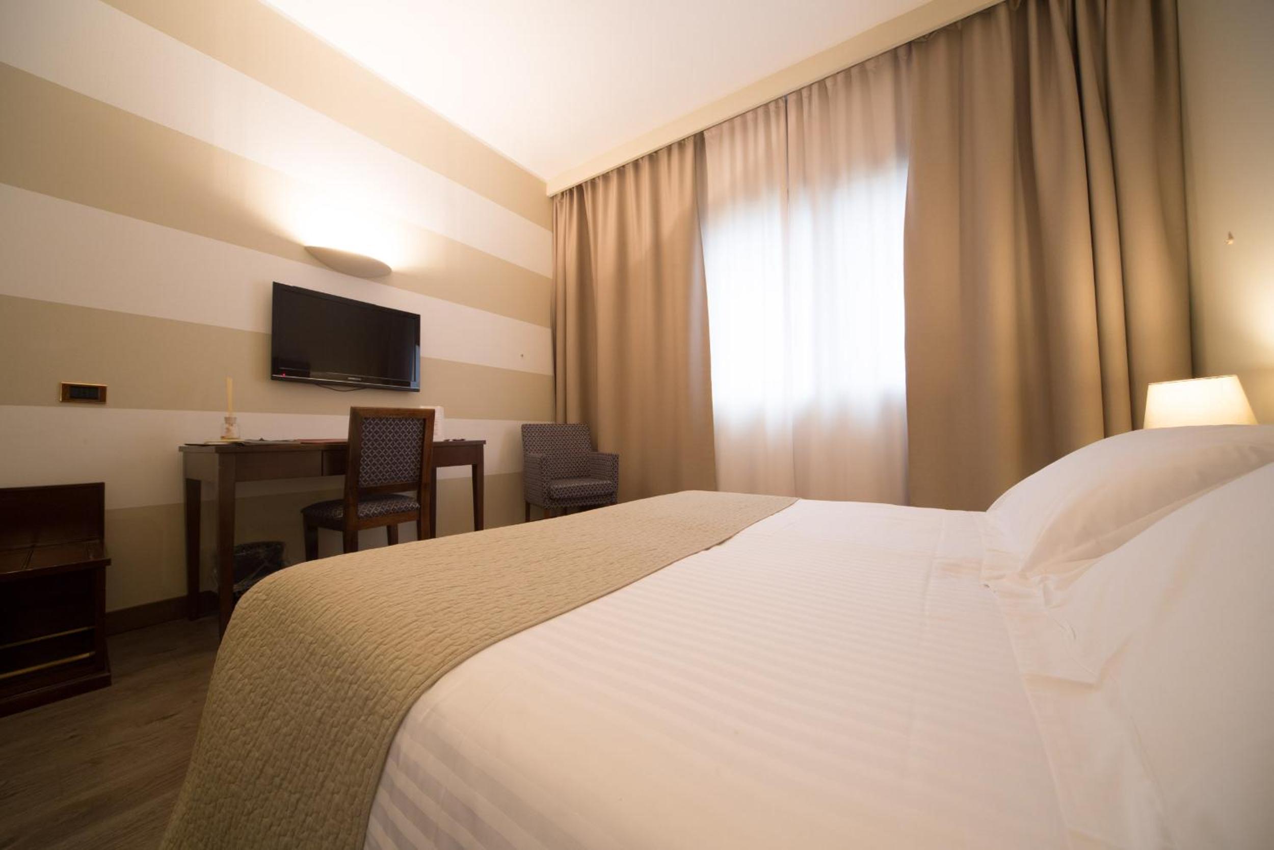 Double Room - Photo 1