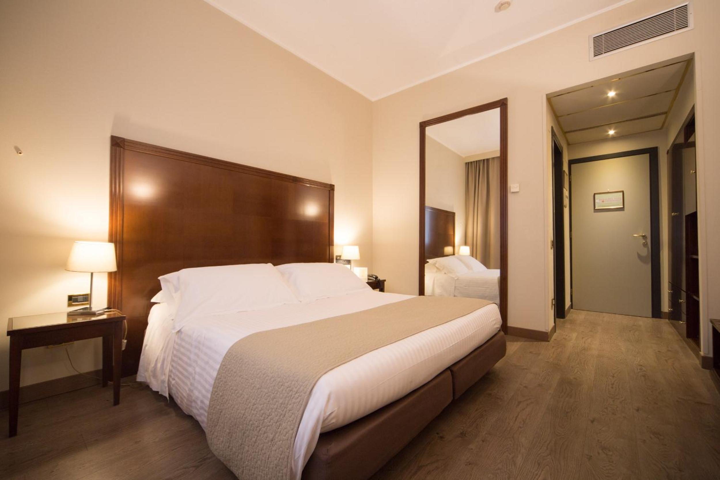 Double Room - Photo 8