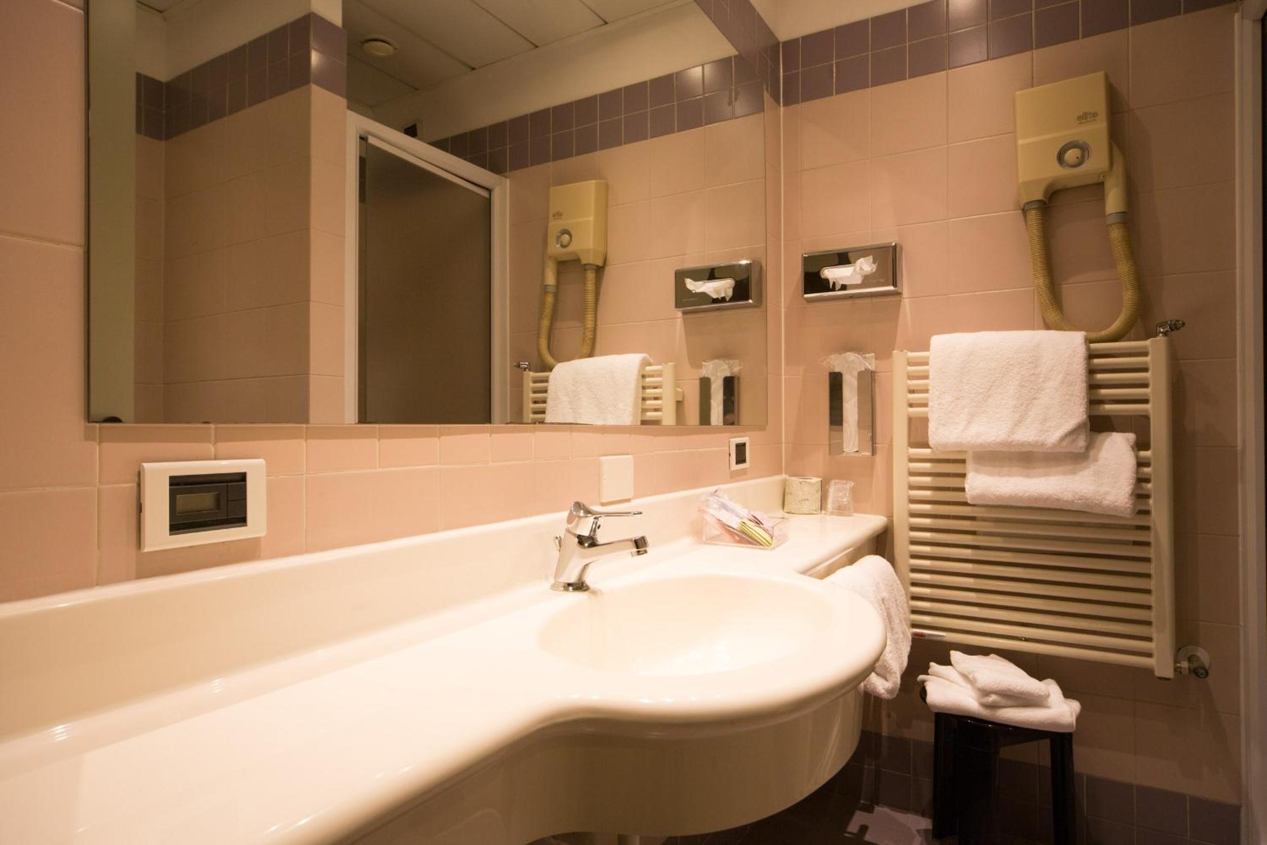 Double Room - Photo 11
