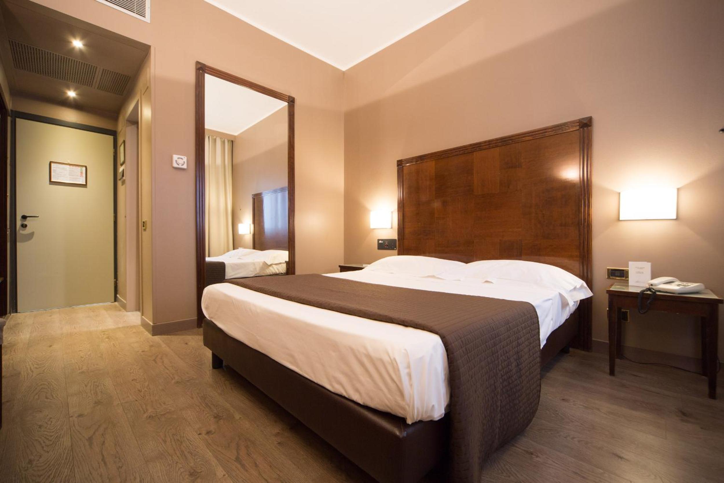Double Room - Photo 9