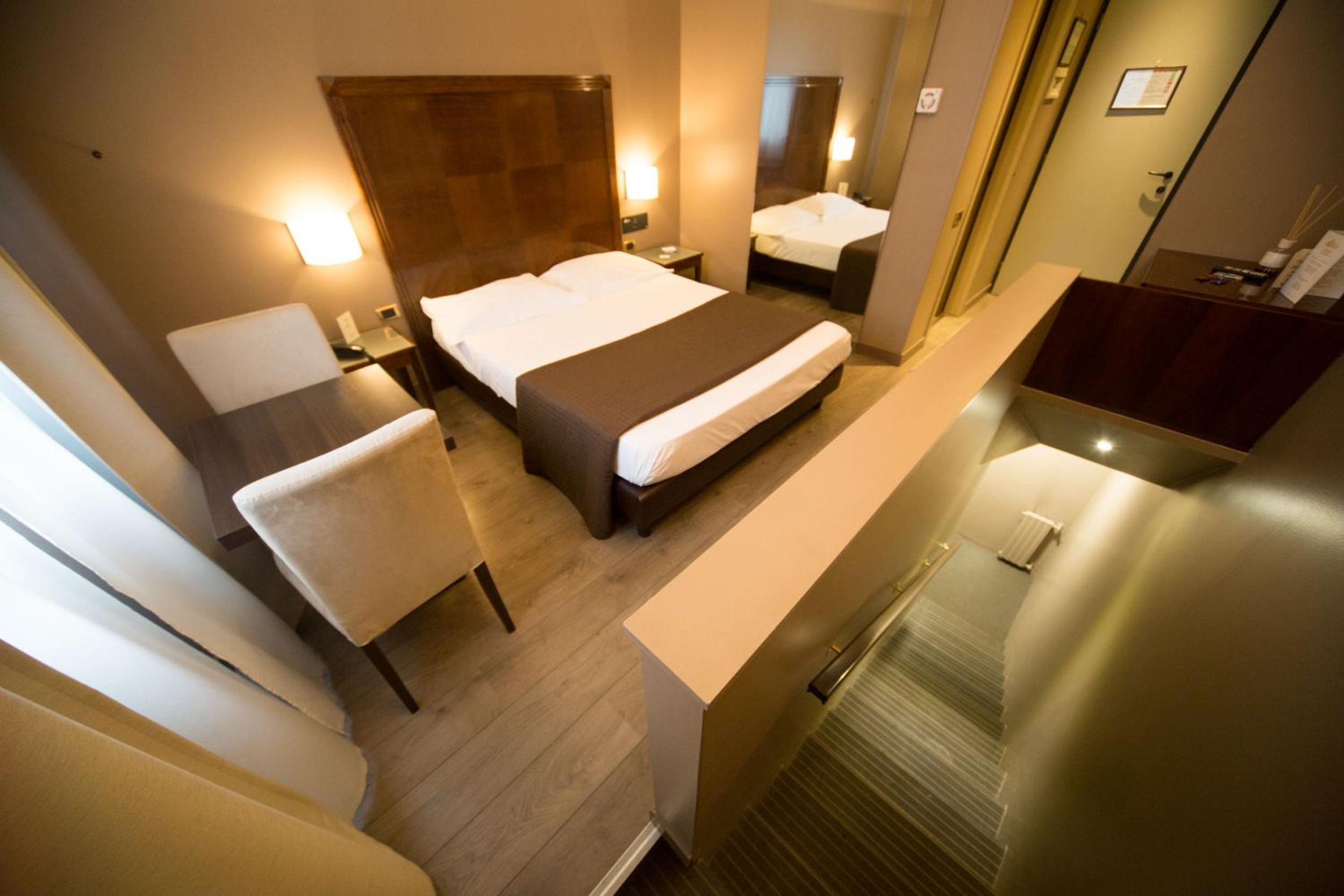 Double Room - Photo 10