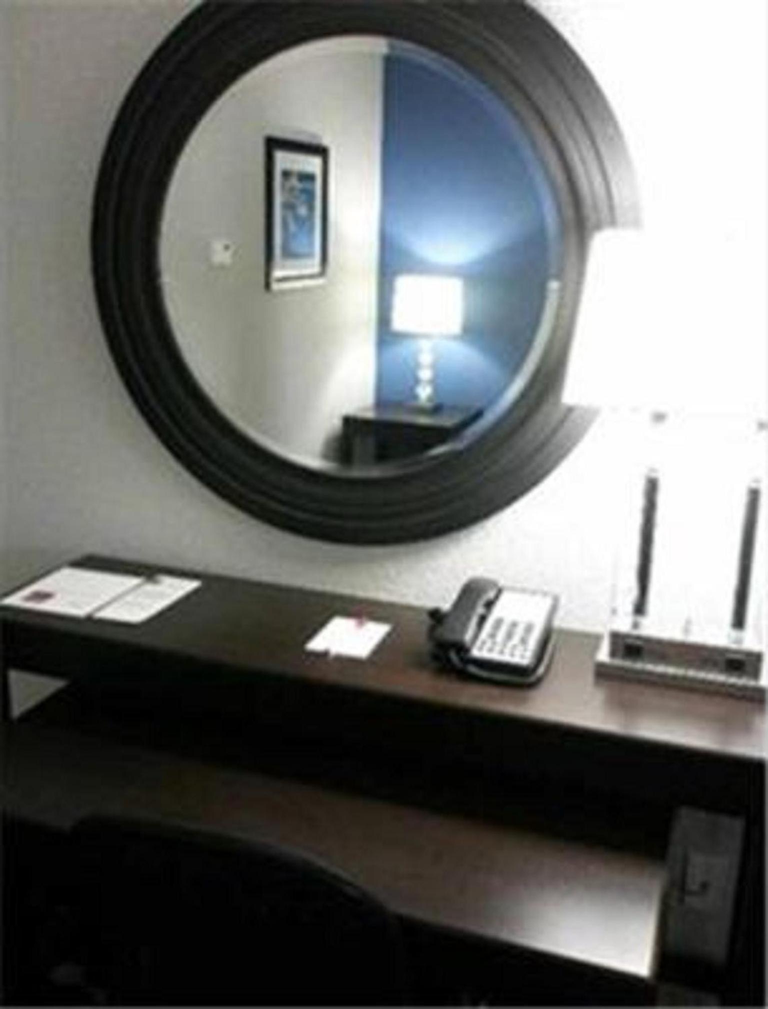 King Suite - Non-Smoking photo 1