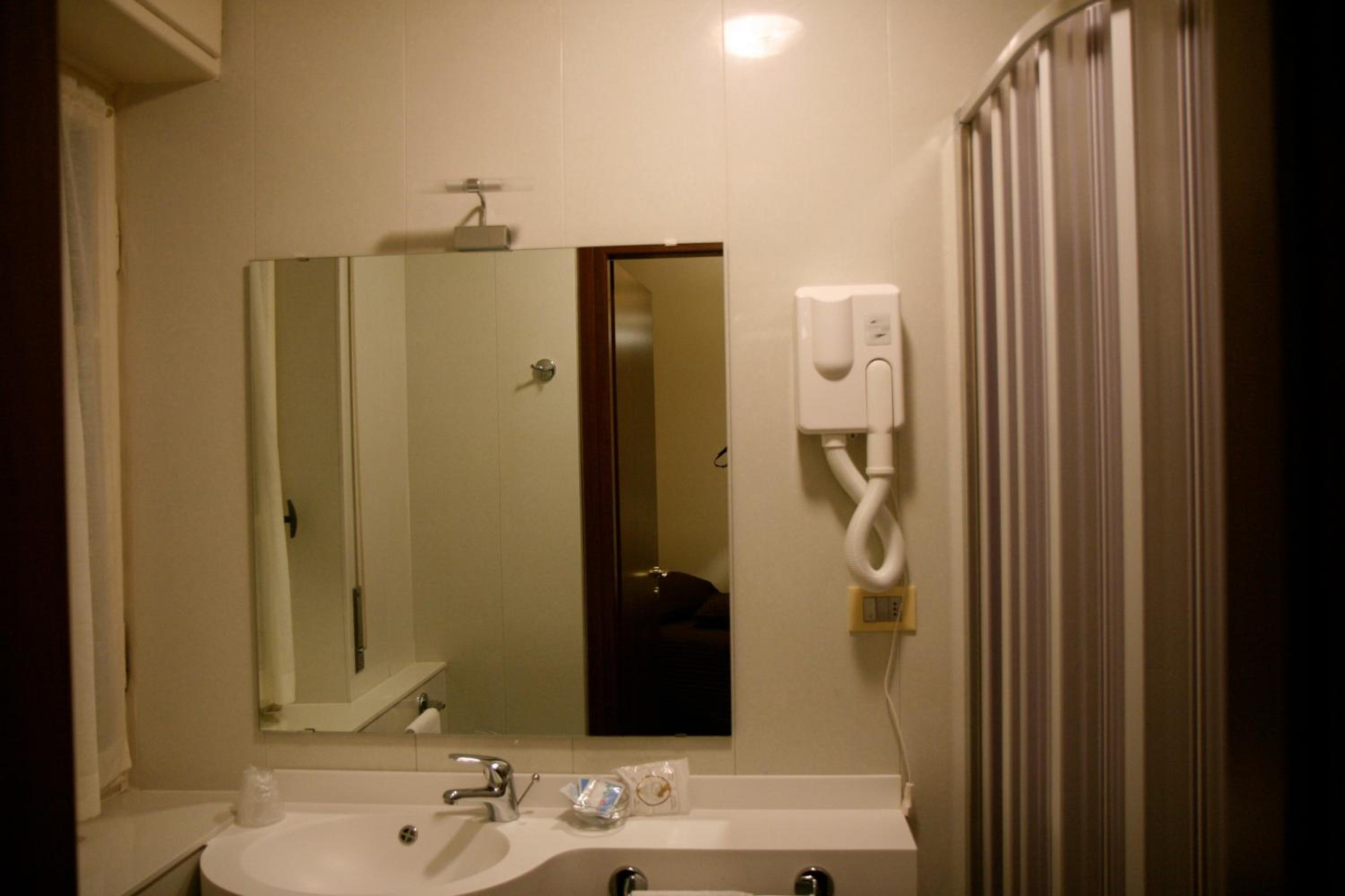 Double Room - Photo 8