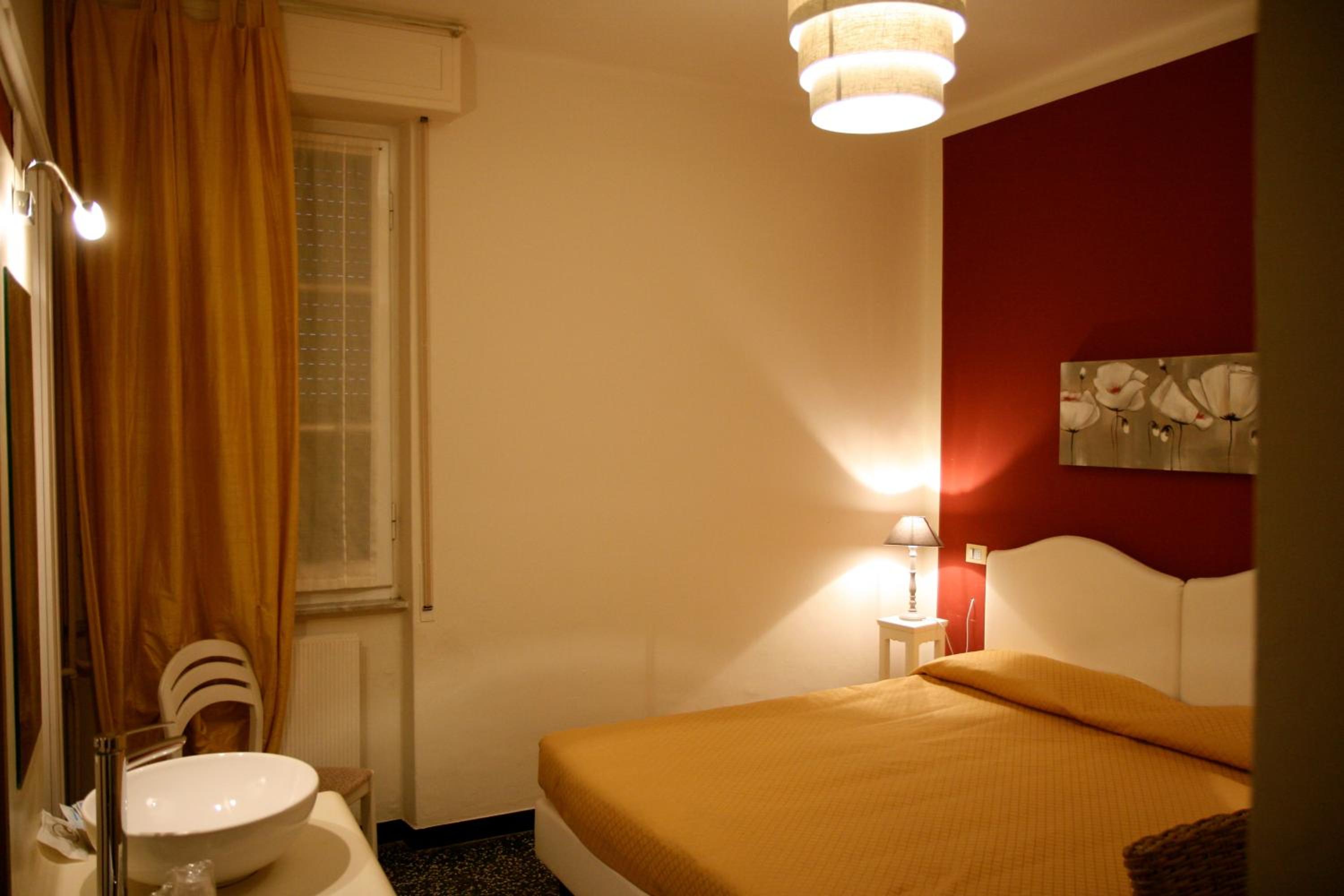 Double Room - Photo 11