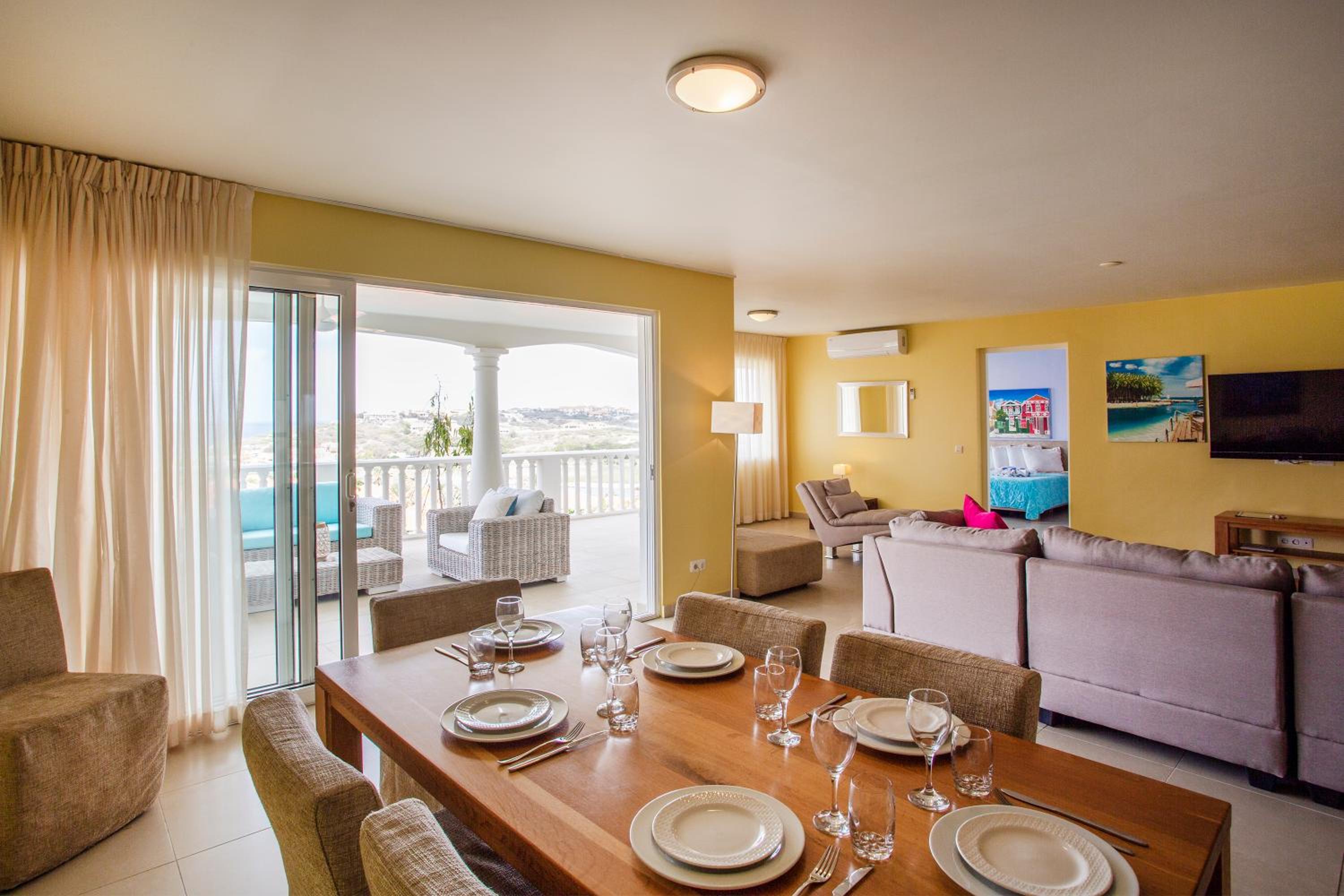 Three-Bedroom Apartment with Sea View photo 3