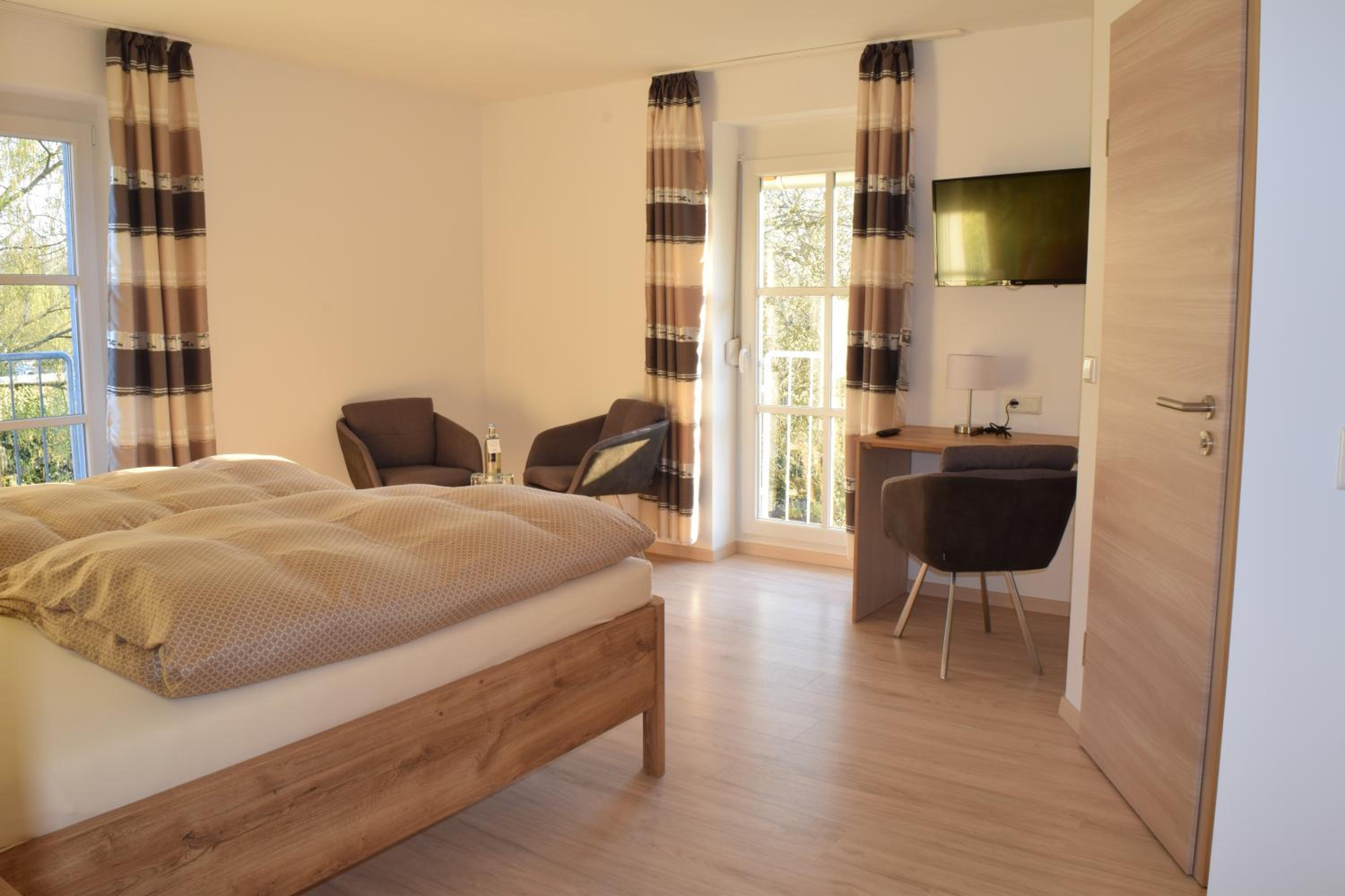 Comfort Double Room with french Balcony - Photo 8