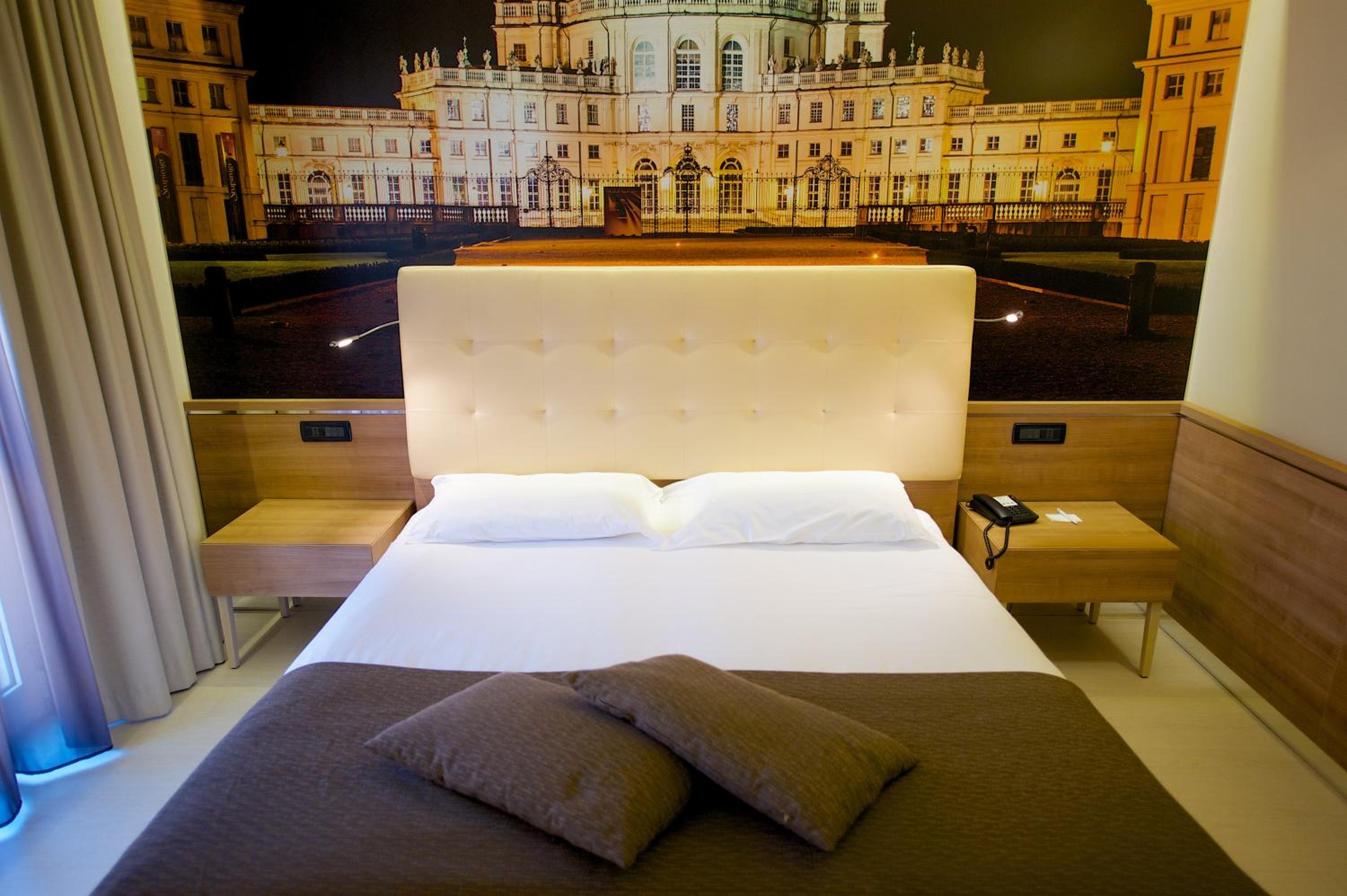 Deluxe Queen Room - Photo 11