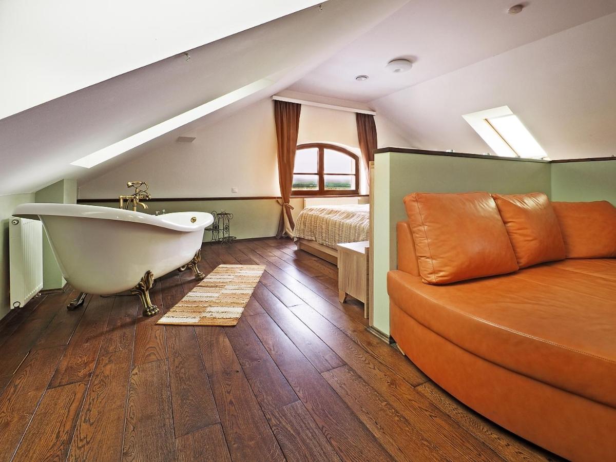 Apartment (4 Adults)
