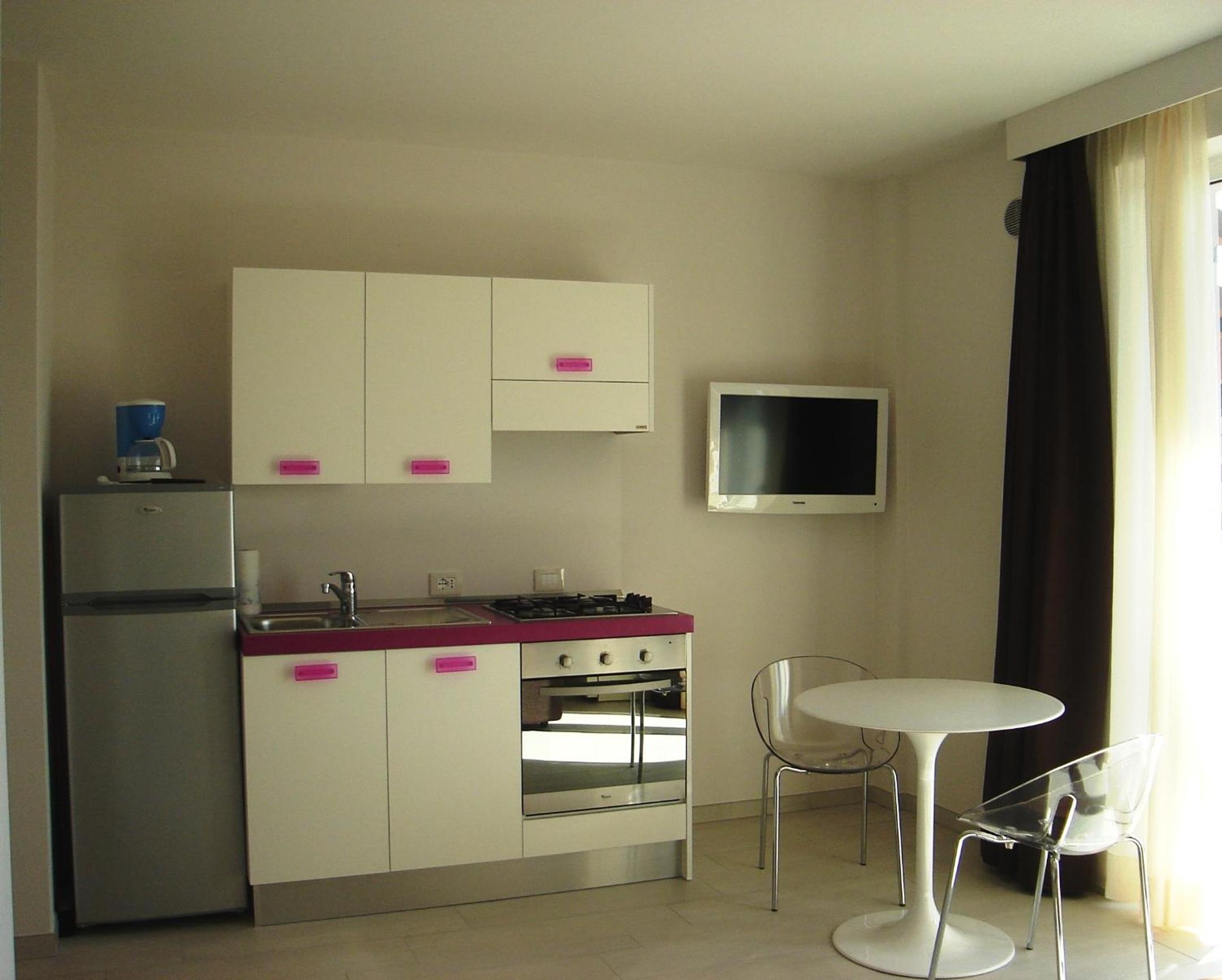 Comfort Studio with Partial Lake View - Photo 6