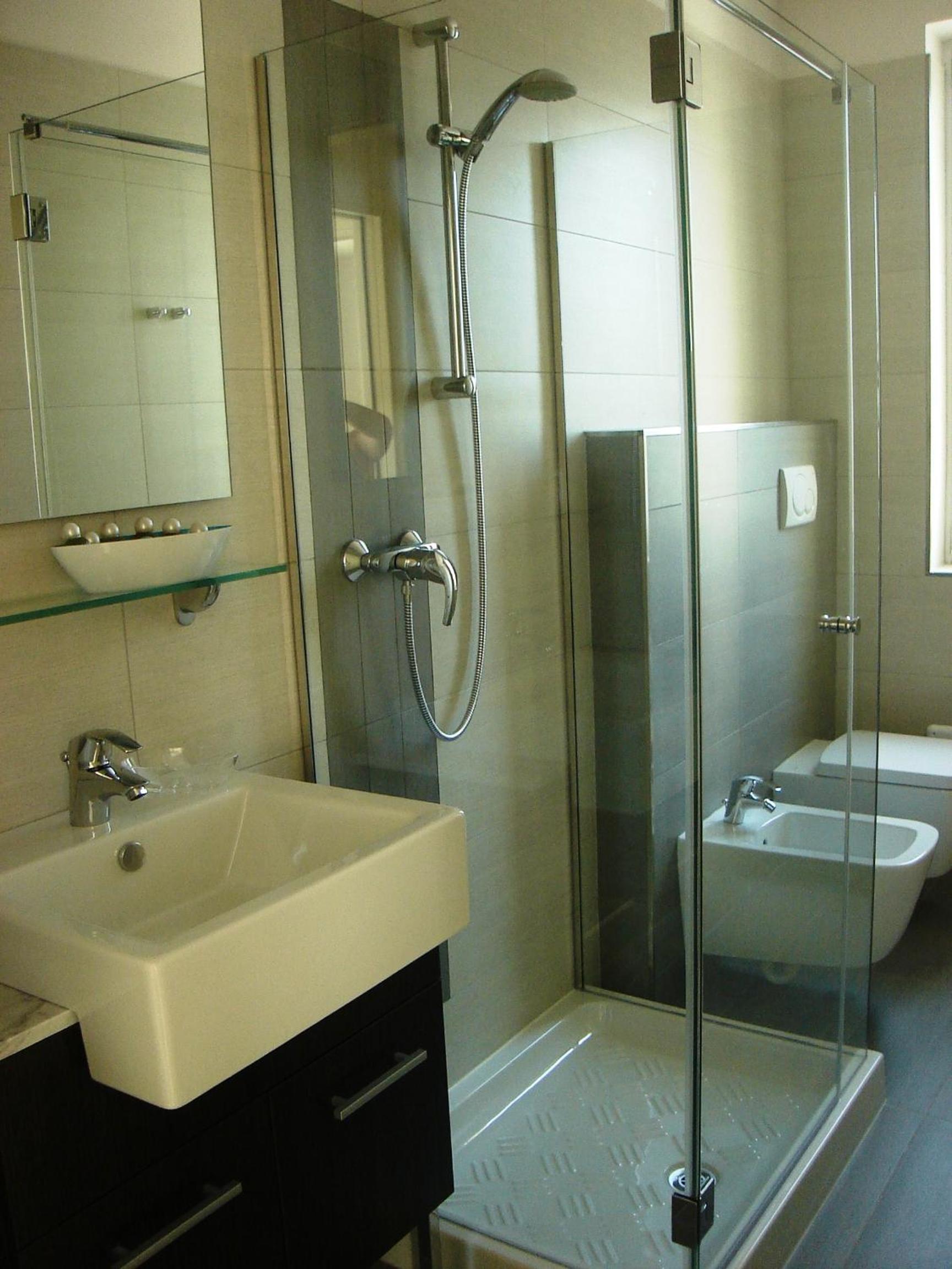 Comfort One-Bedroom Apartment with Terrace and Frontal Lake View - Photo 14