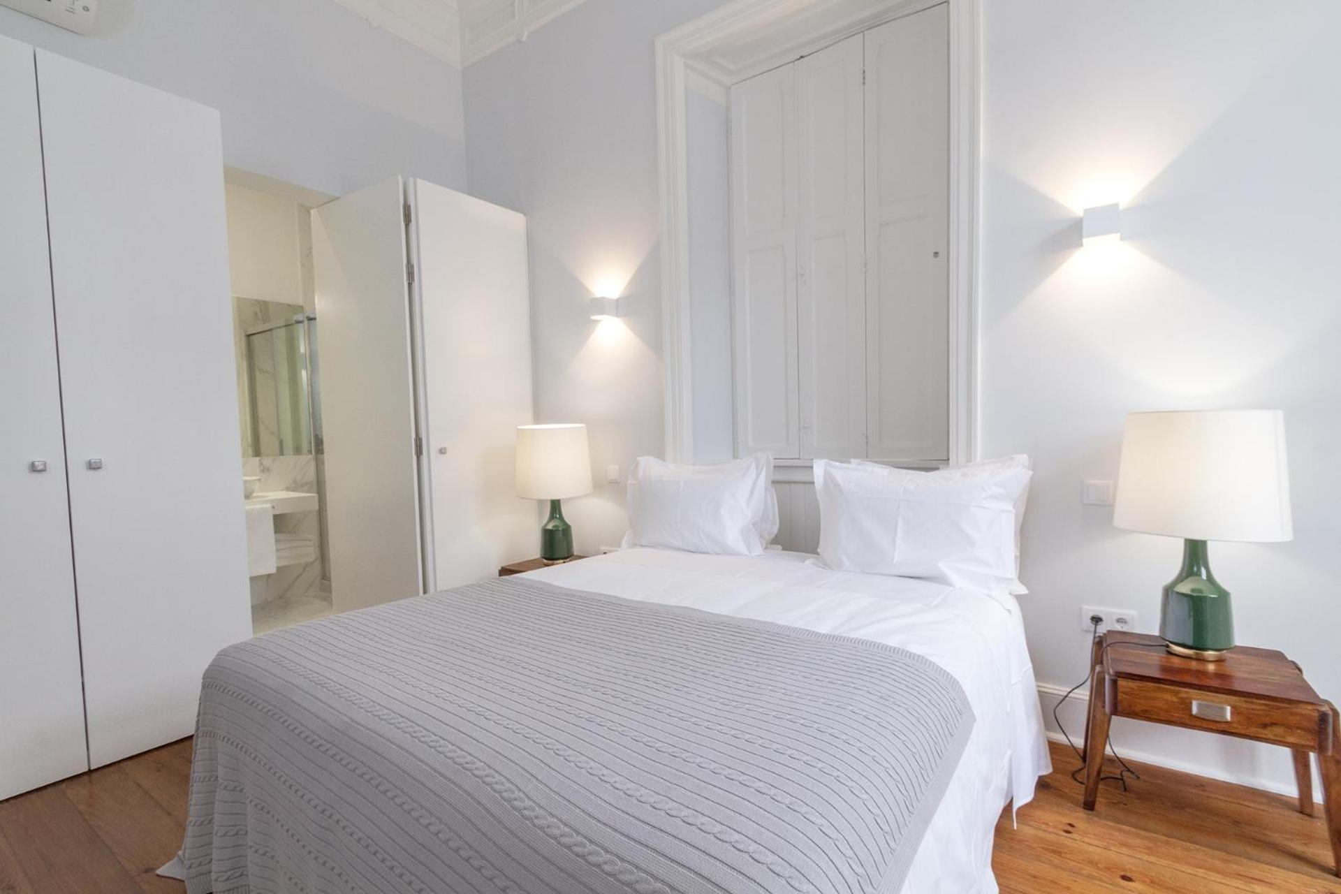 Deluxe Room - Photo 12