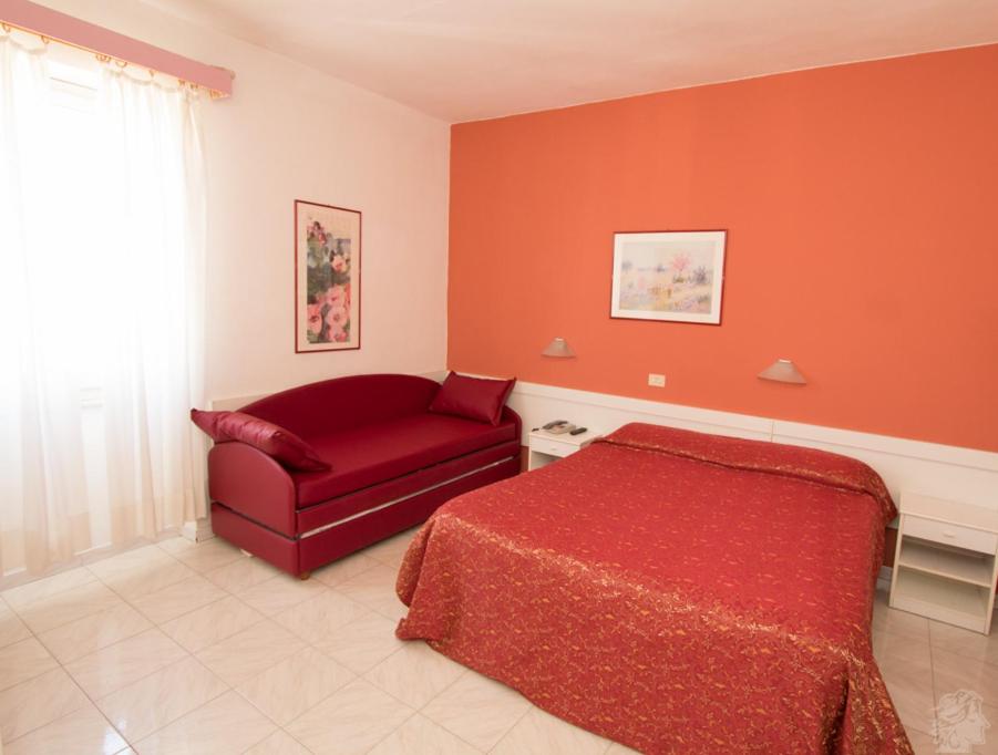 Quadruple Room - Photo 1