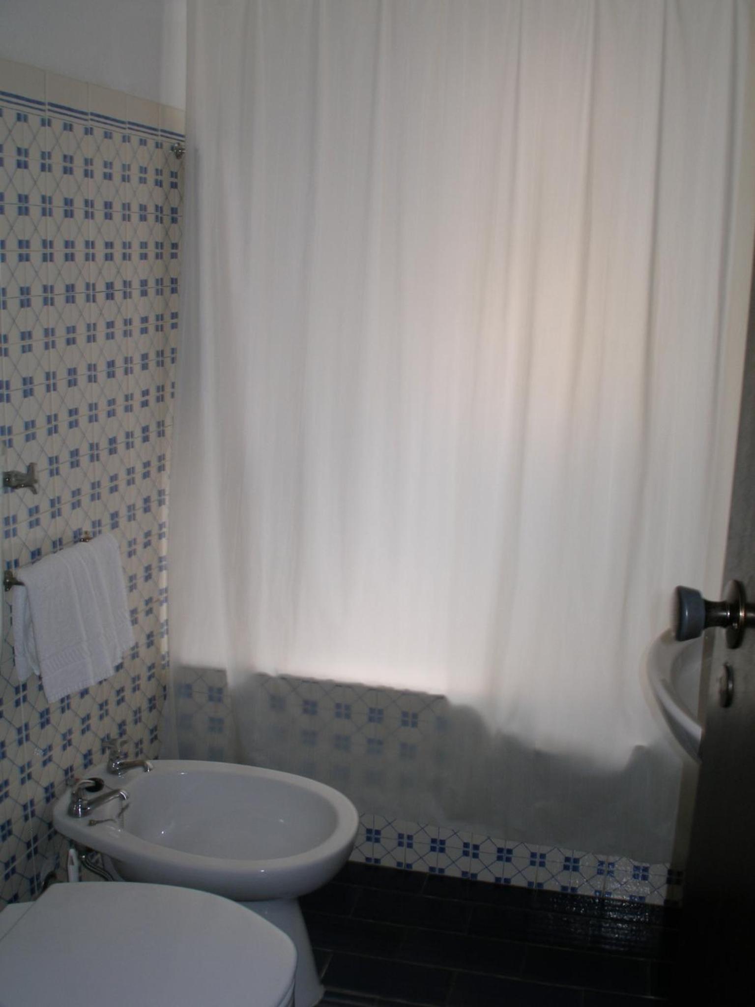 Two-Bedroom Apartment (4 Adults) - Photo 6