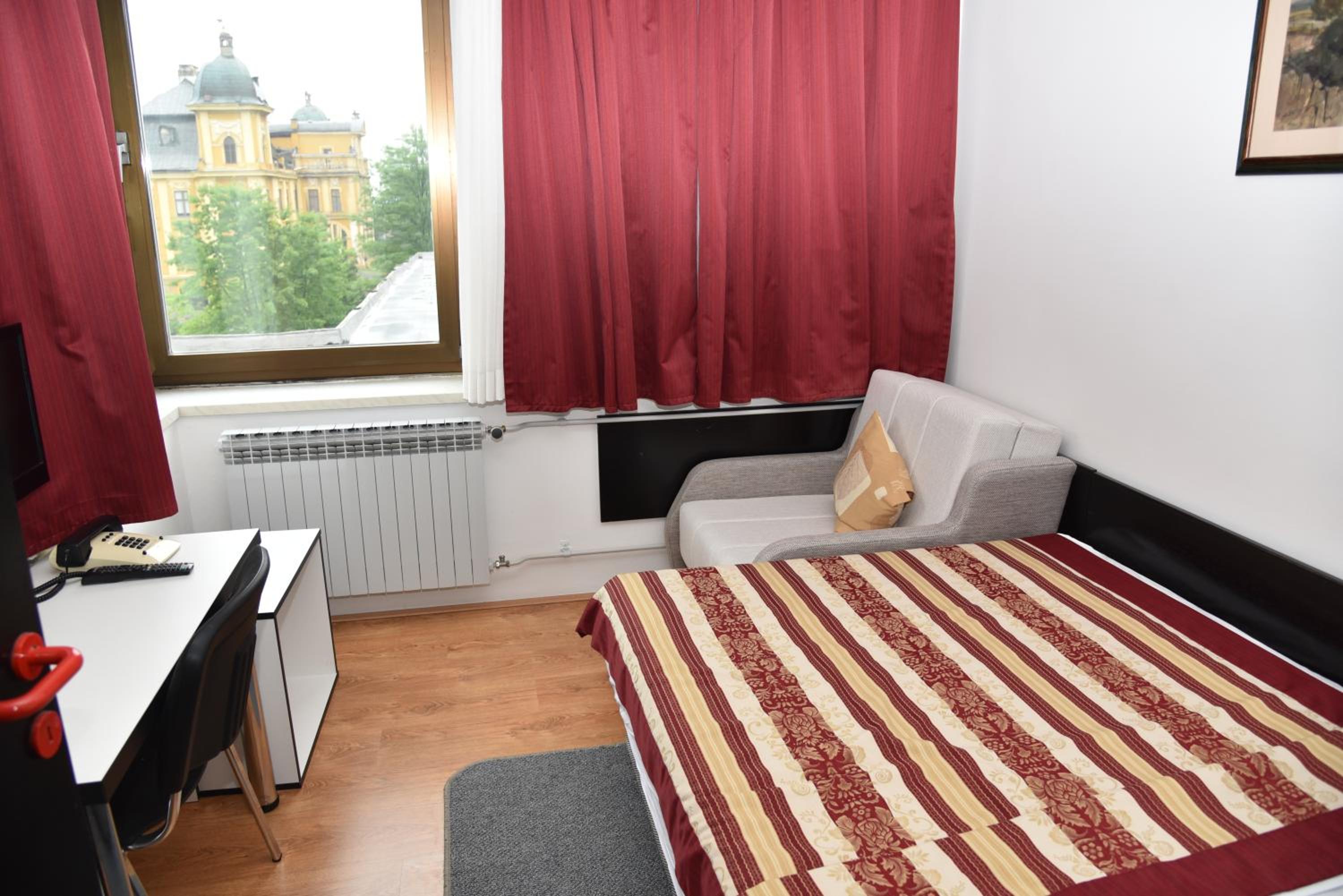 Double Room with Private Bathroom - Photo 1