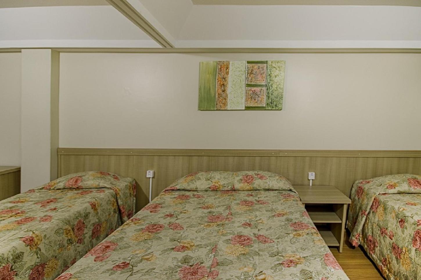 Hotel Golden Park Curitiba by Nacional Inn — Triple Room