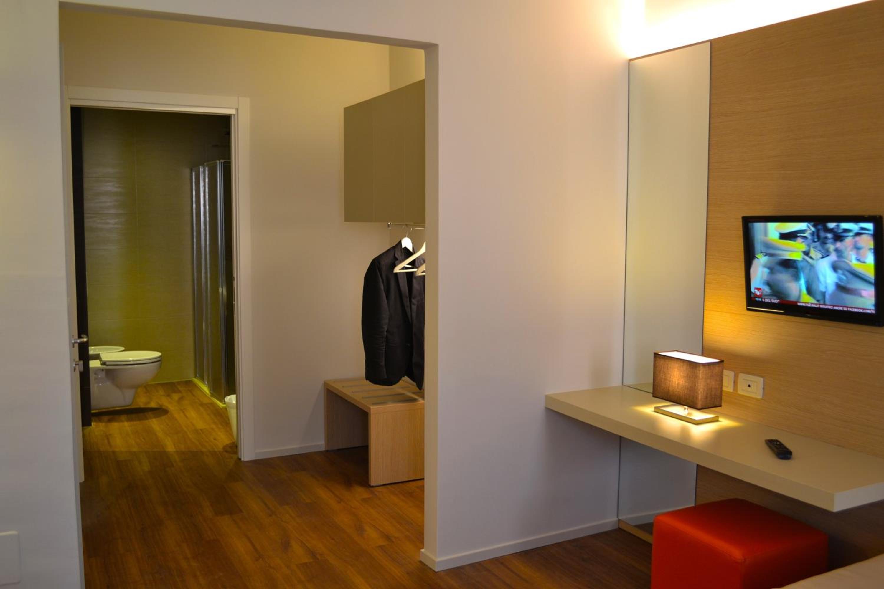 Superior Family Room - Photo 2