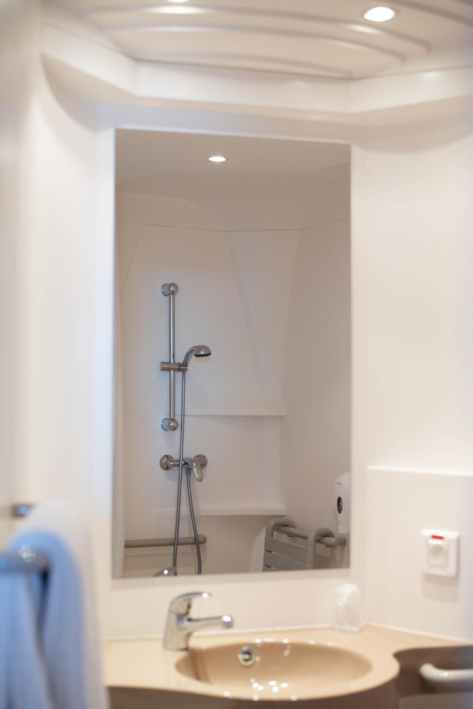 Double Room - Photo 6
