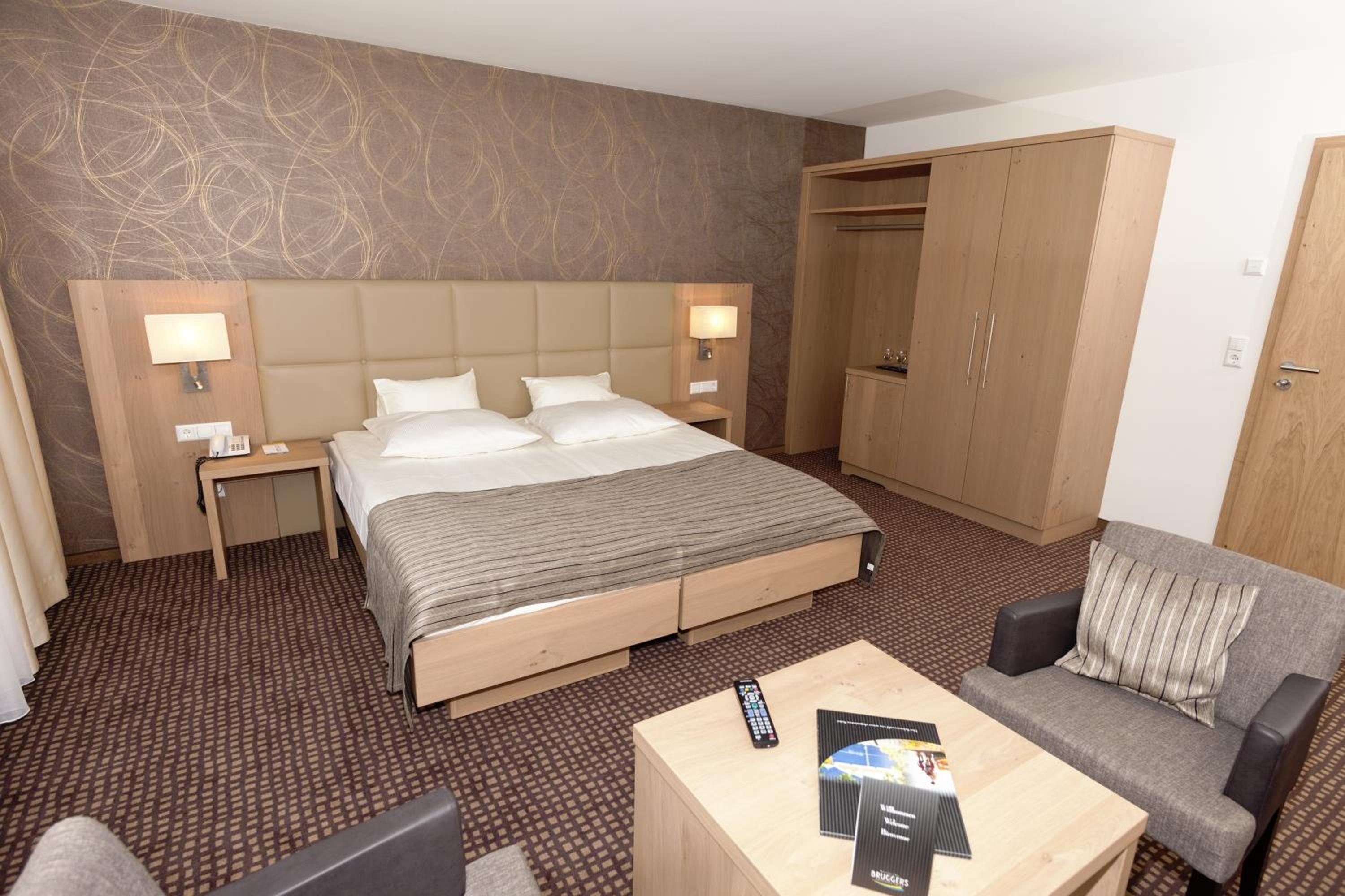 Hotel Park Double Room – Land Side - Photo 9