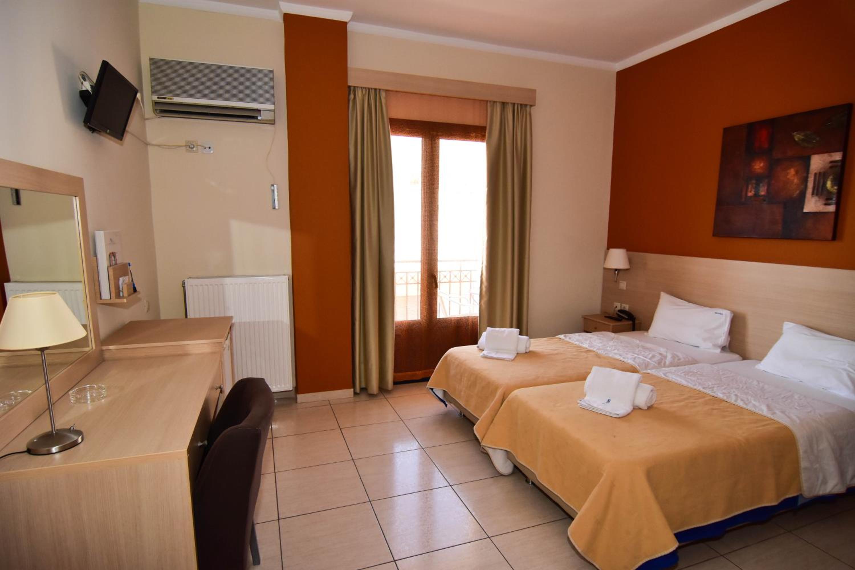 Double Room - Photo 10