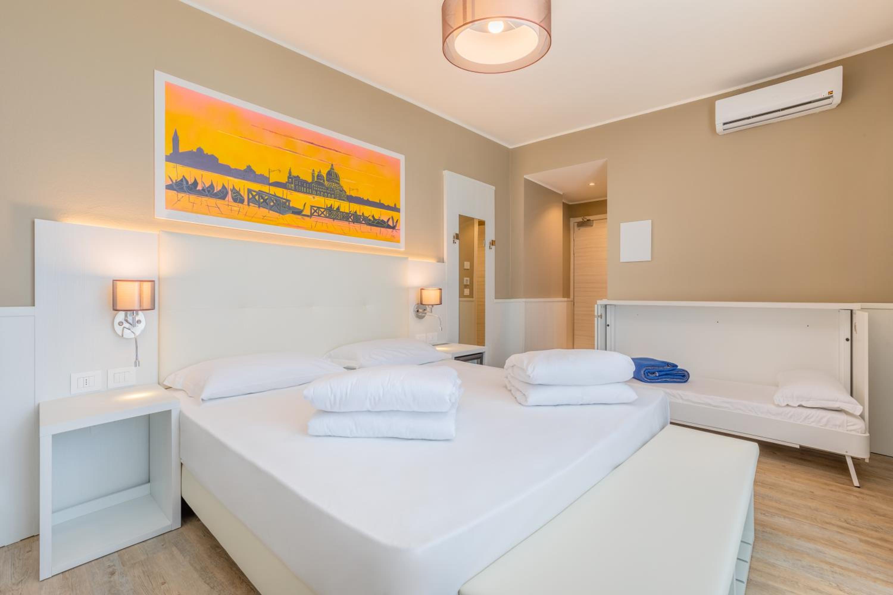 Triple Room with Balcony - Photo 4