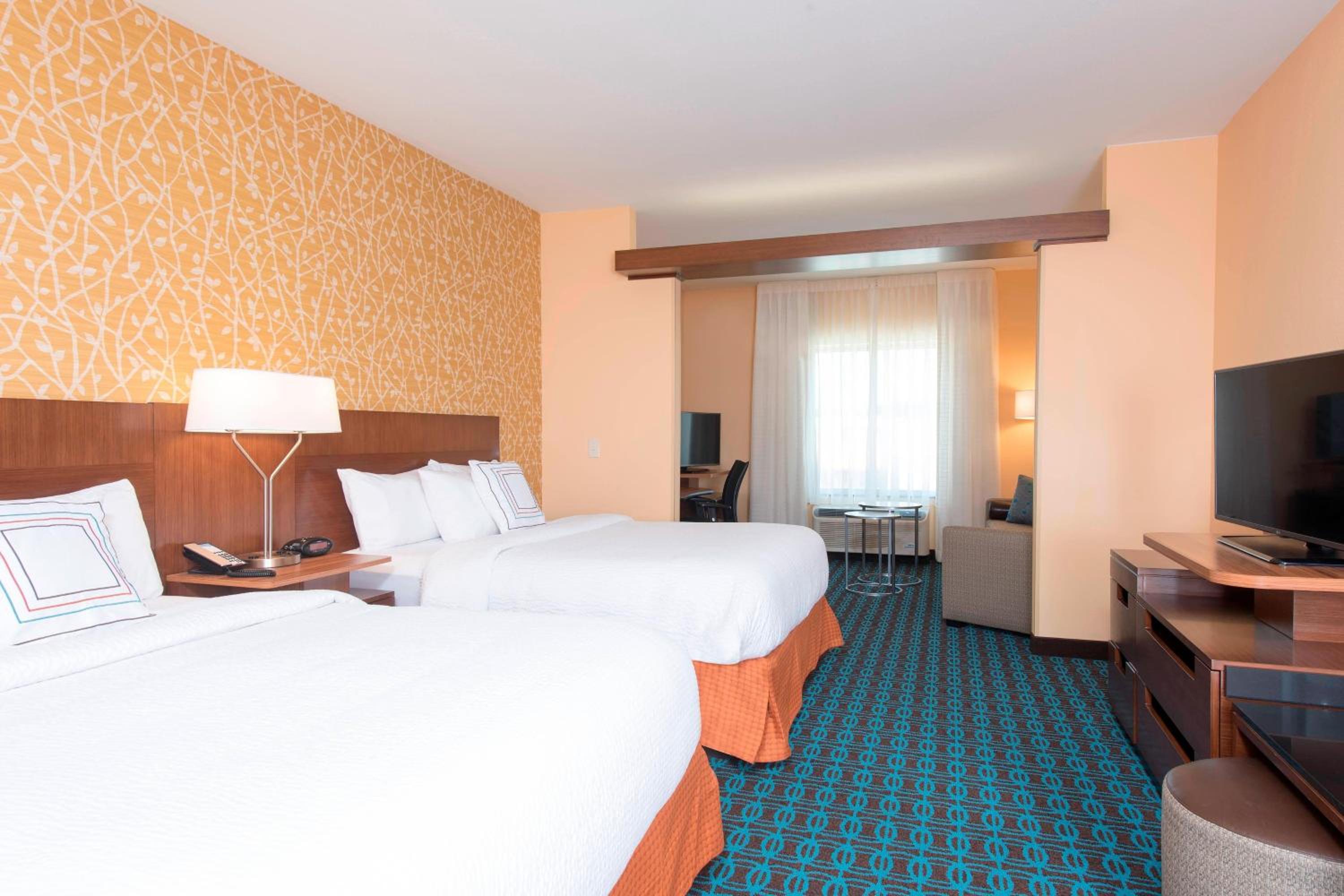 Queen Suite with Two Queen Beds and Sofa Bed - Hearing Accessible