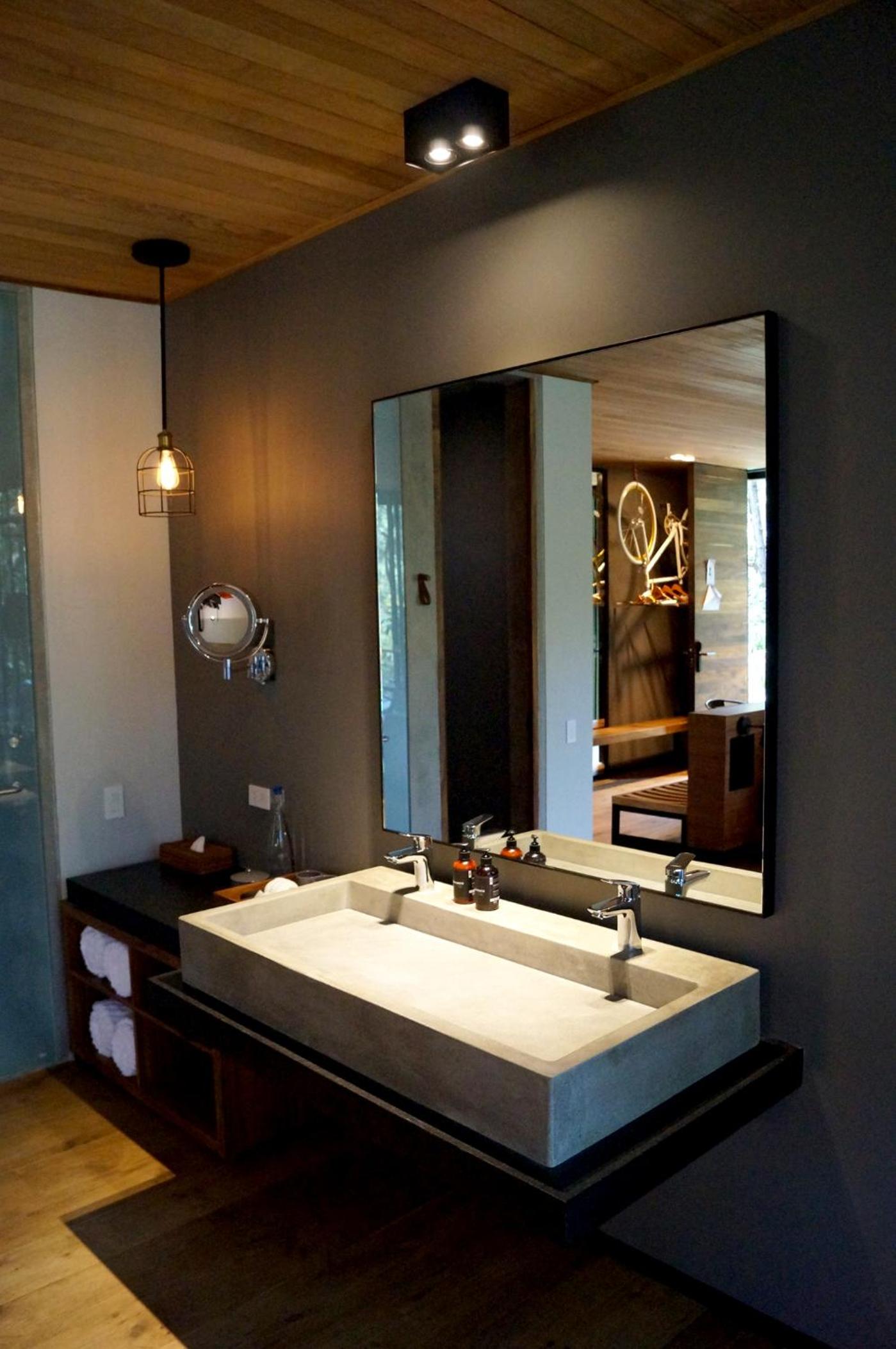 Deluxe King Suite - Photo 6