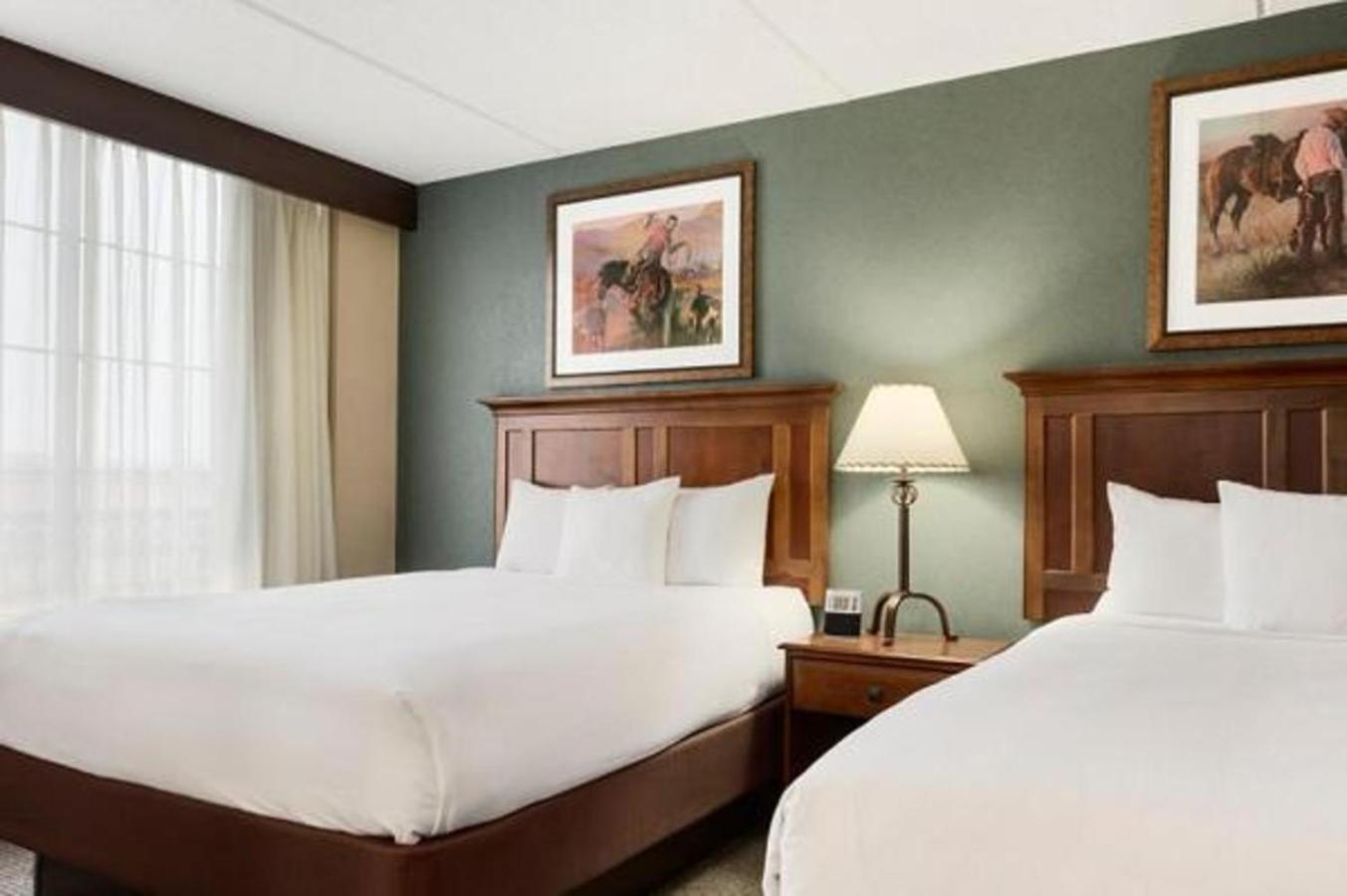 Queen Room with Two Queen Beds and Sofa Bed - Photo 3