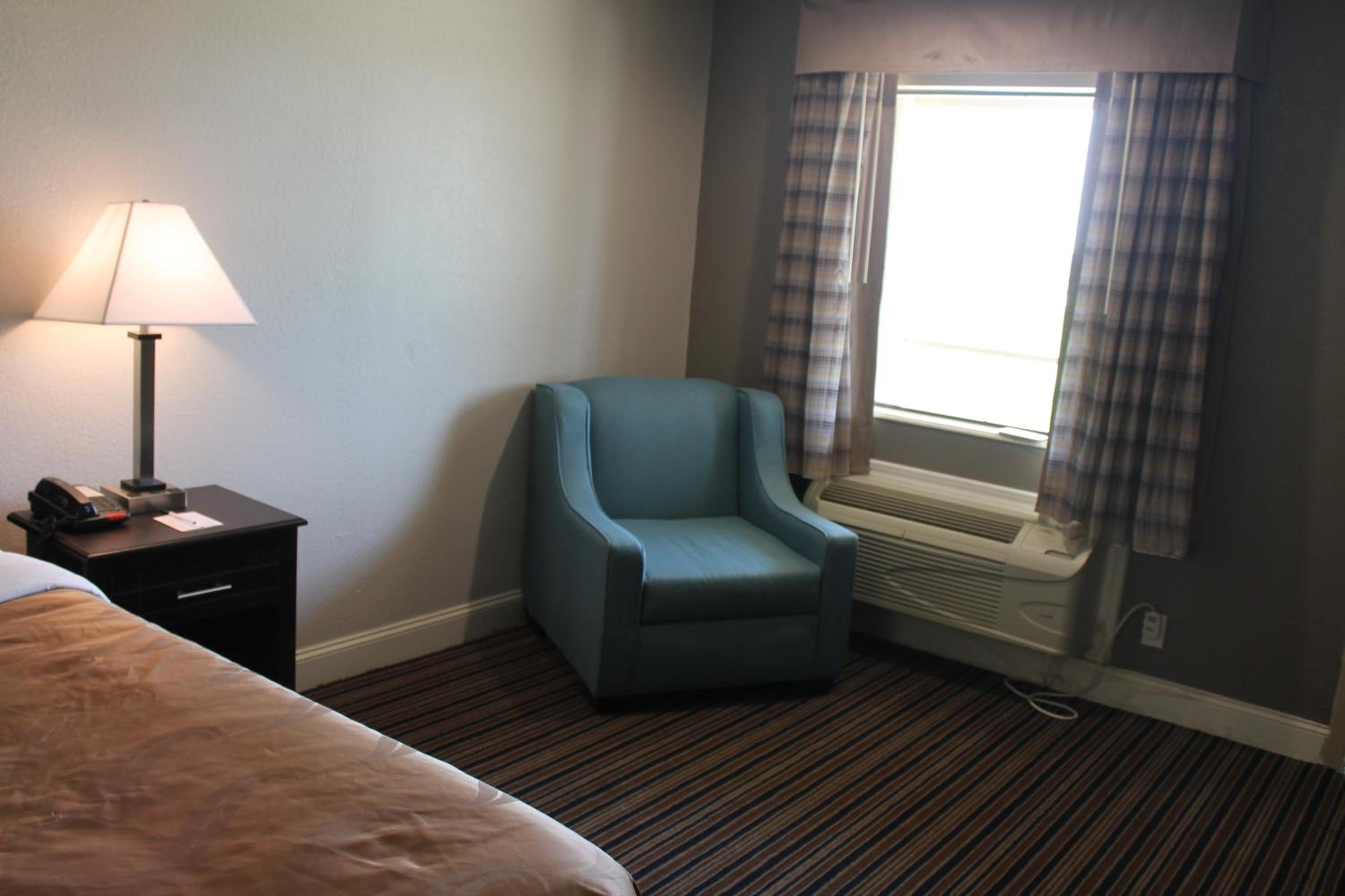 King Room - Non-Smoking - Photo 14