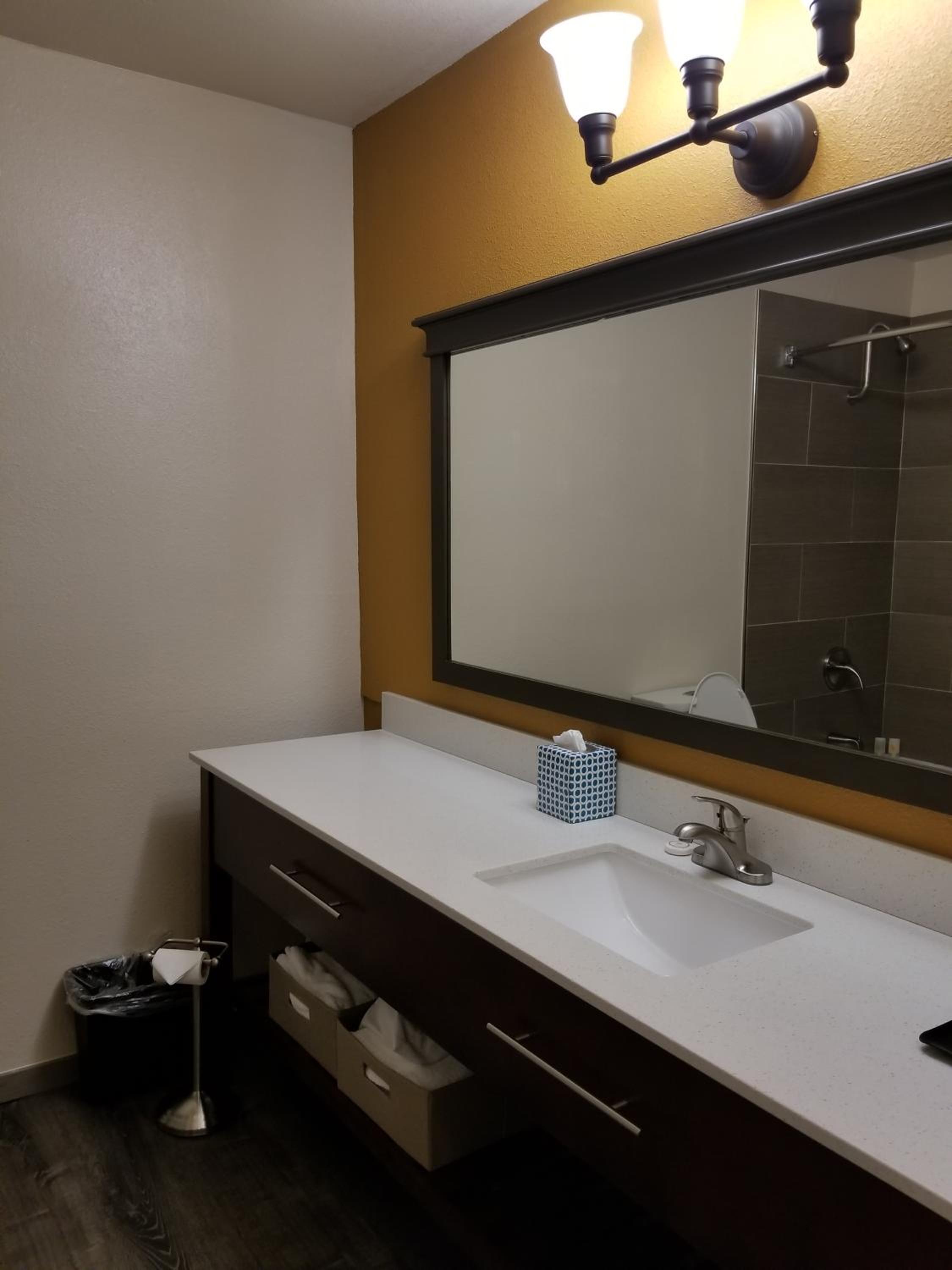 Deluxe Queen Room - Photo 3