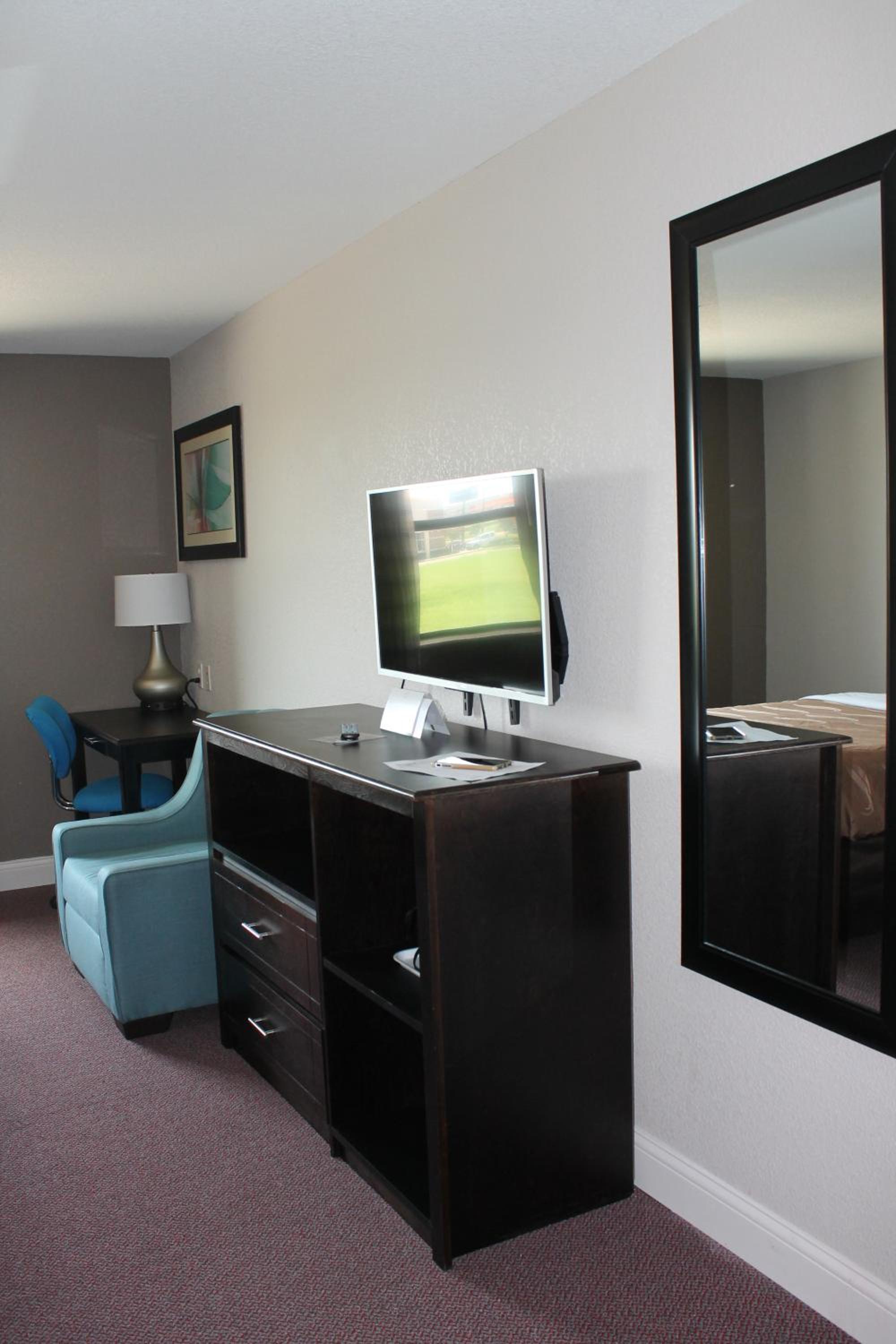 King Room - Non-Smoking - Photo 1