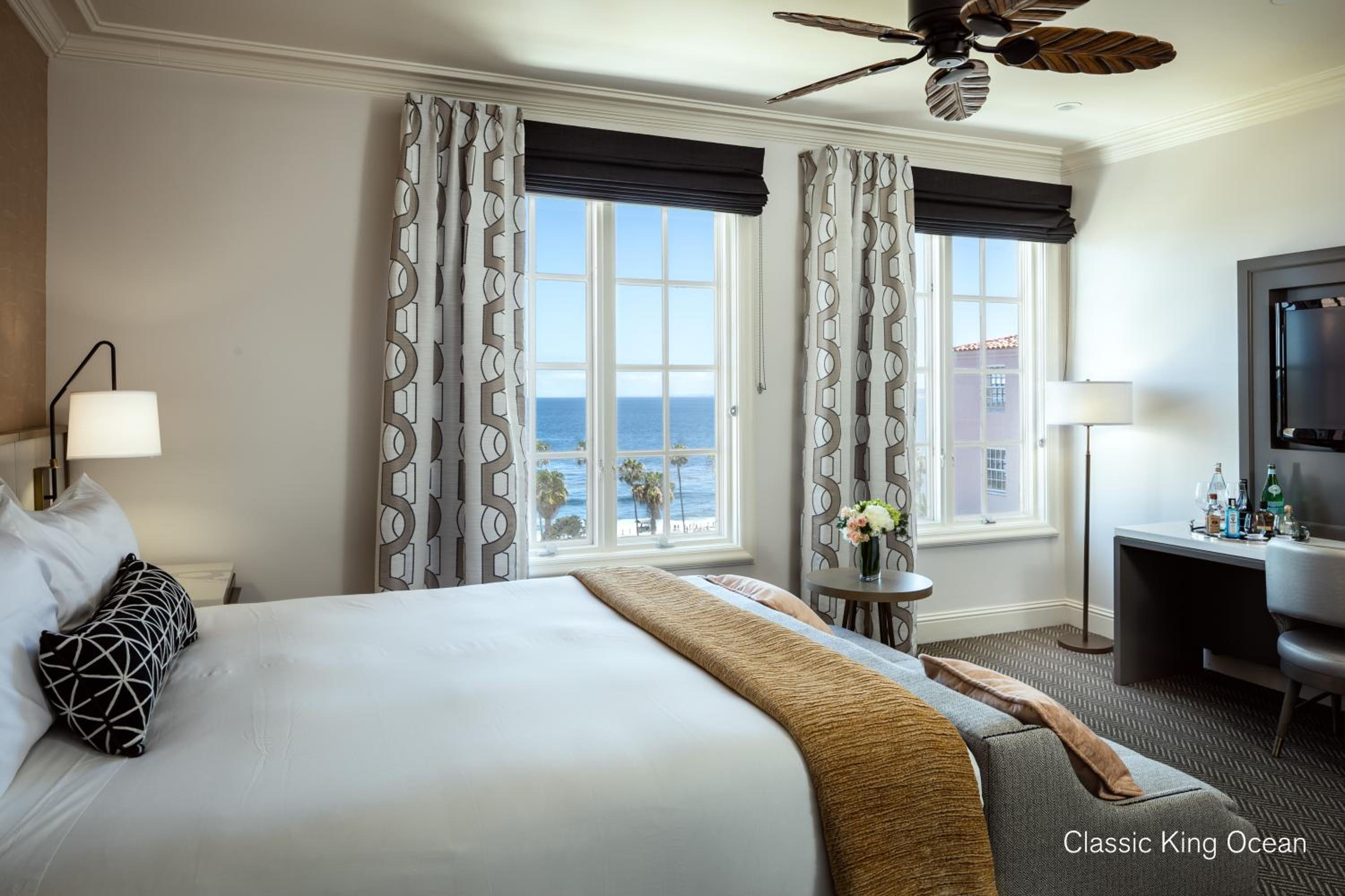 Classic King Room with Ocean View - Photo 4