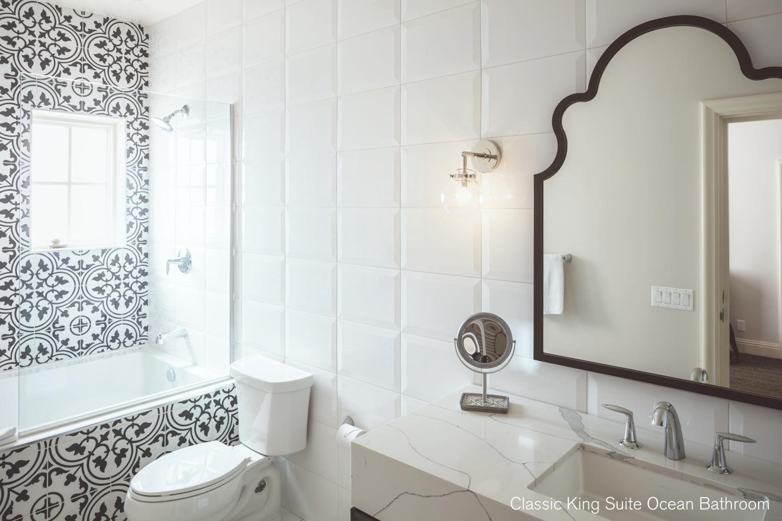Classic King Suite with Ocean View - Photo 4