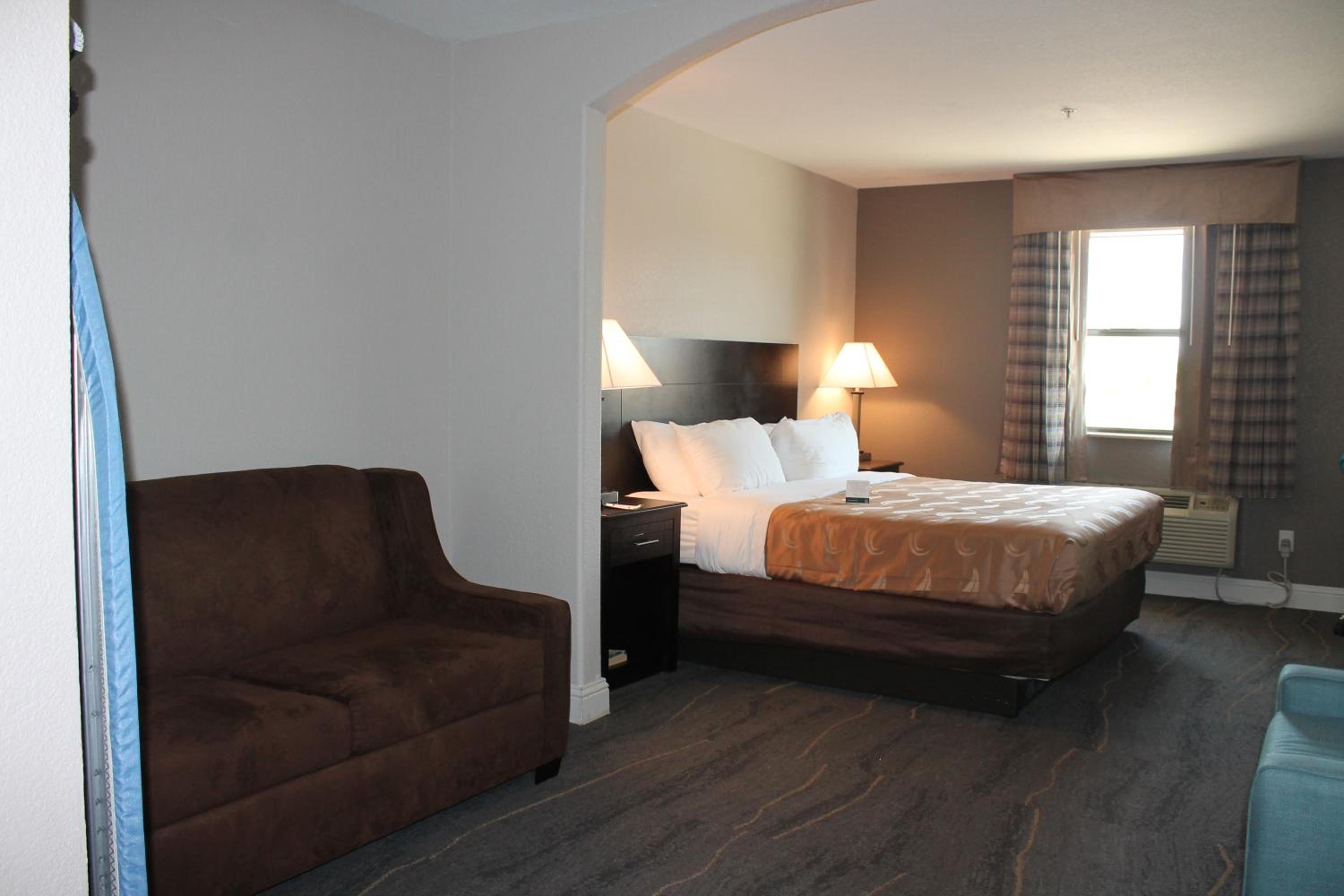 King Room with Sofa Bed - Non-Smoking - Photo 6