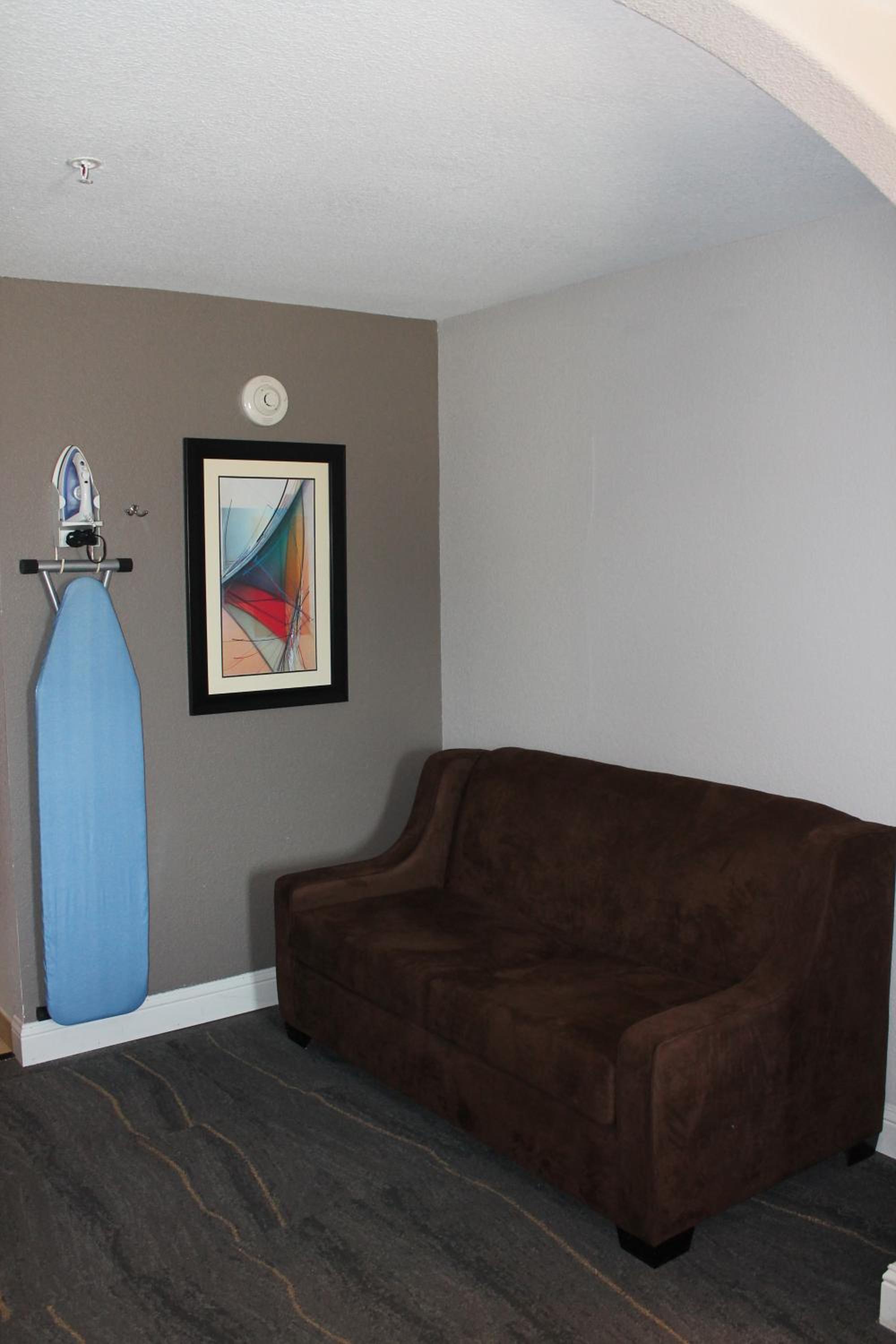 King Room with Sofa Bed - Non-Smoking - Photo 7