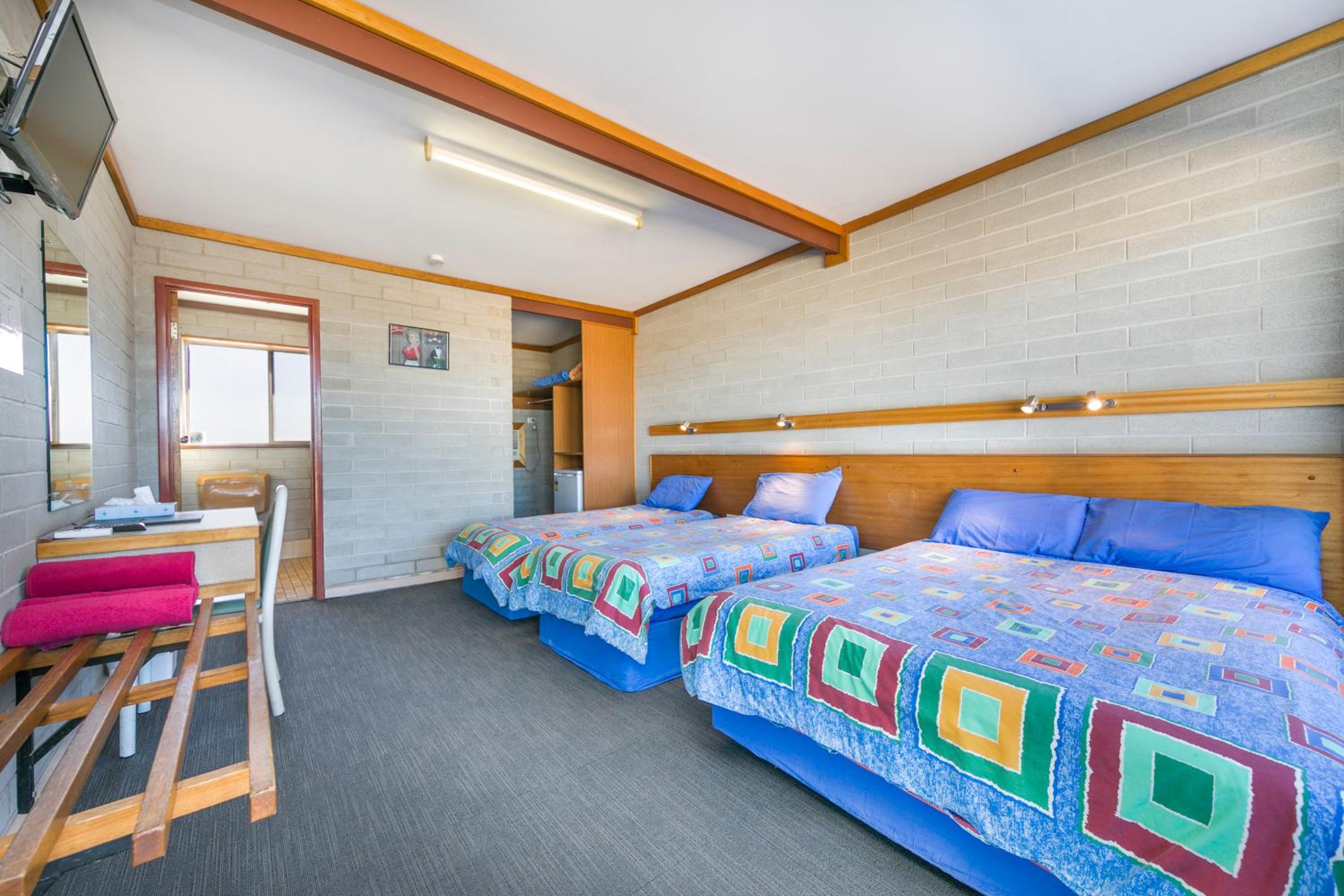 Motel Room - East Wing photo 2