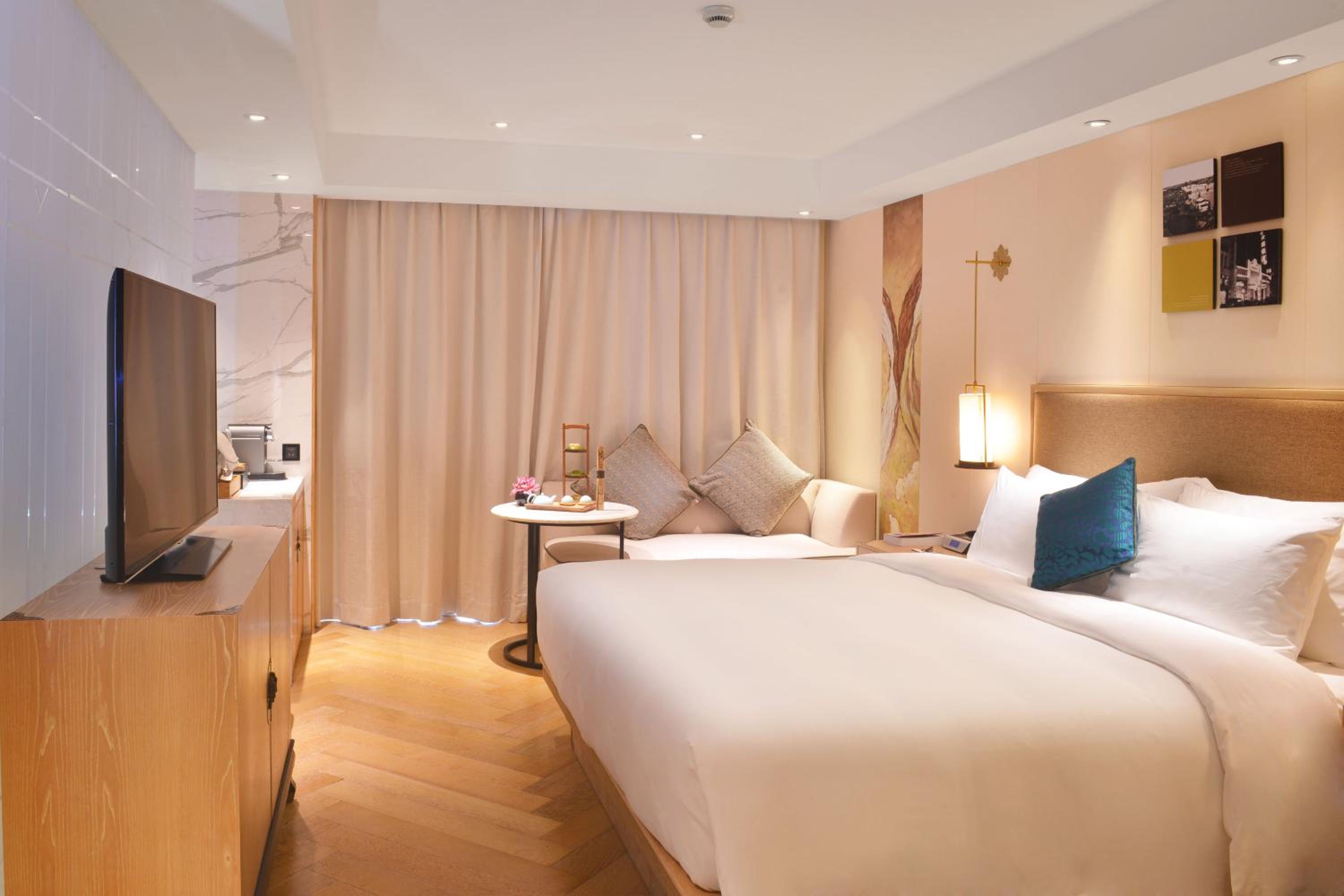 Executive Queen Room