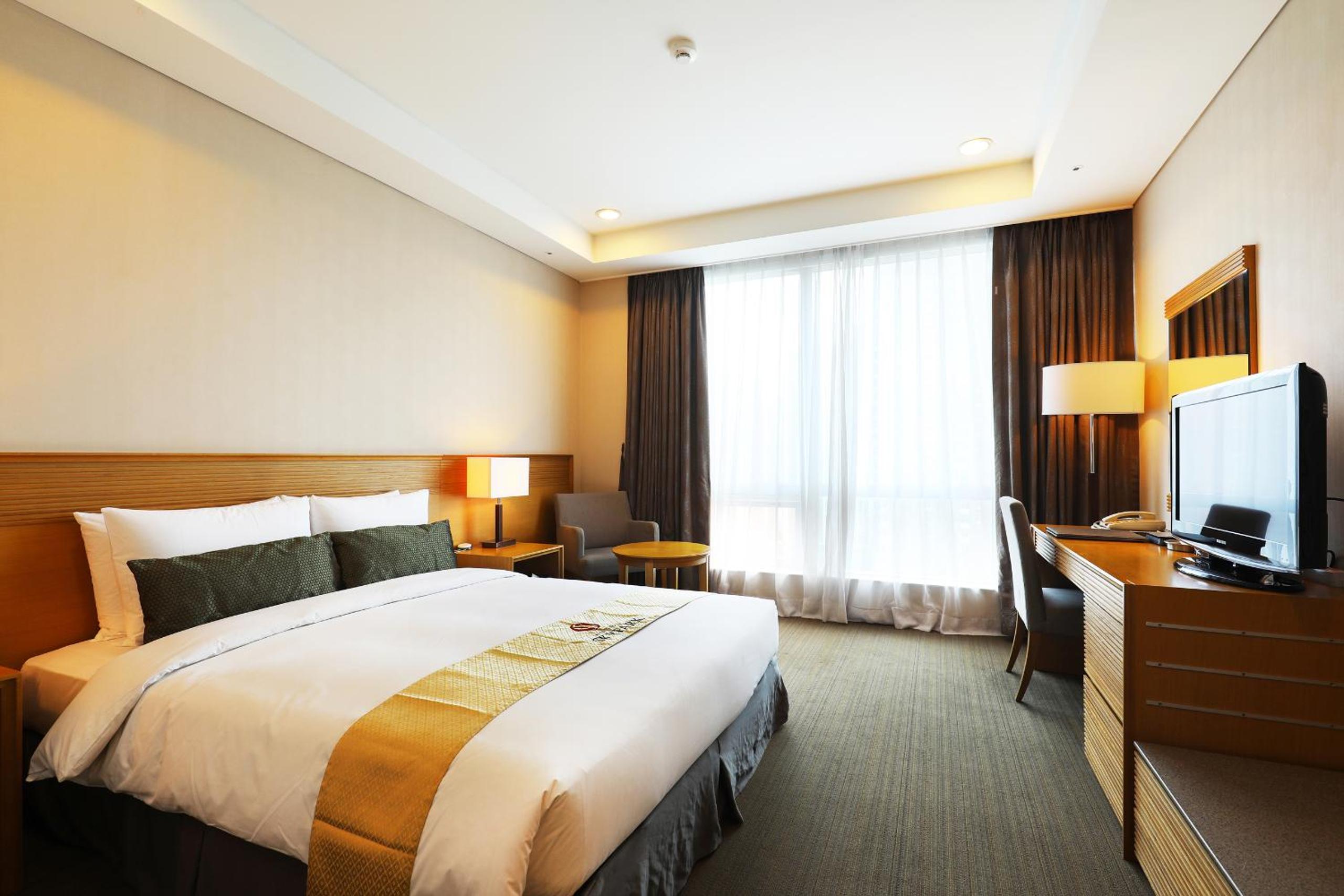 Standard Double Room - Single Business Package with 1 Breakfast
