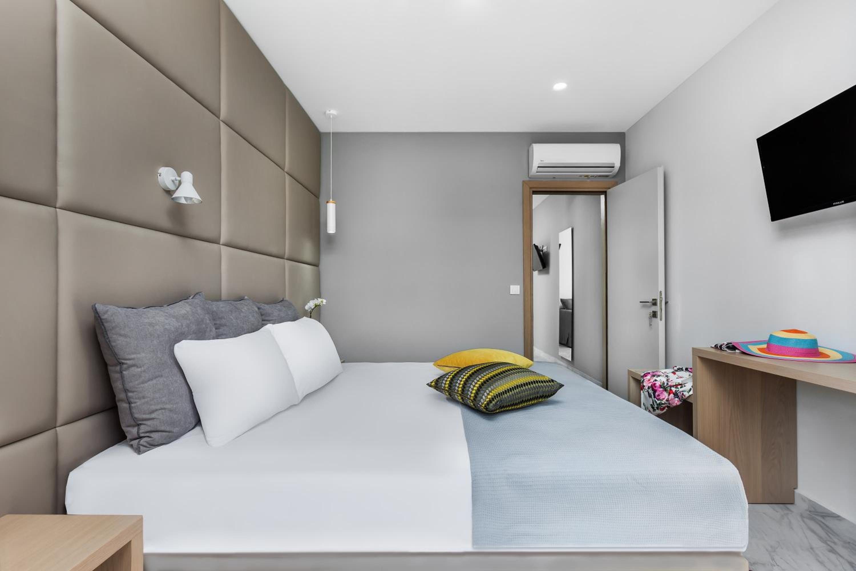 Deluxe Family Suite photo 2