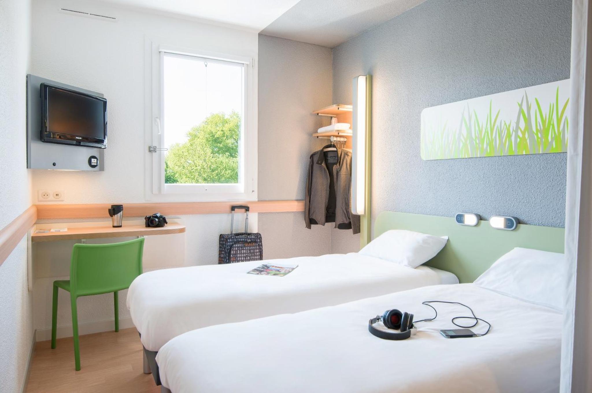 Standard Twin Room - Photo 4