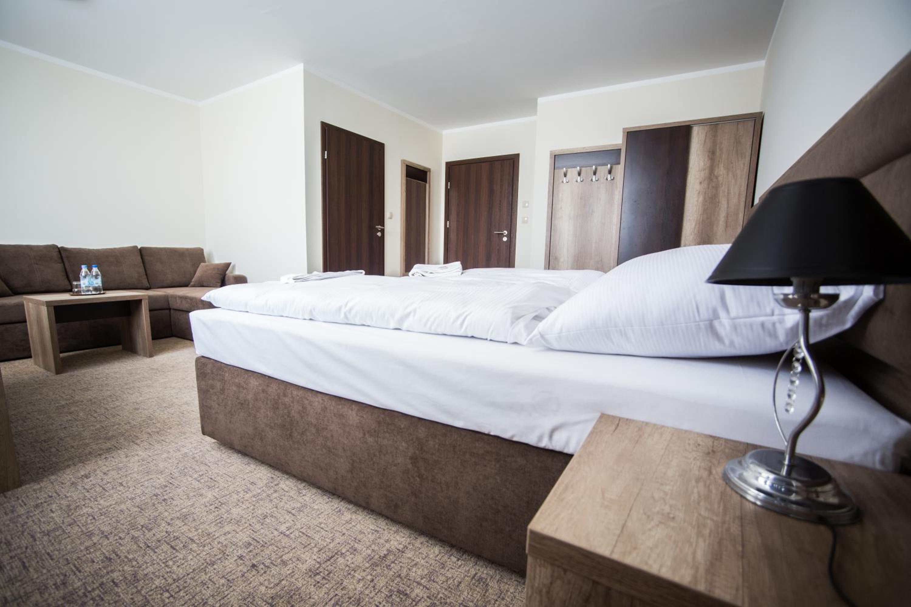 Deluxe Twin Room - Photo 9