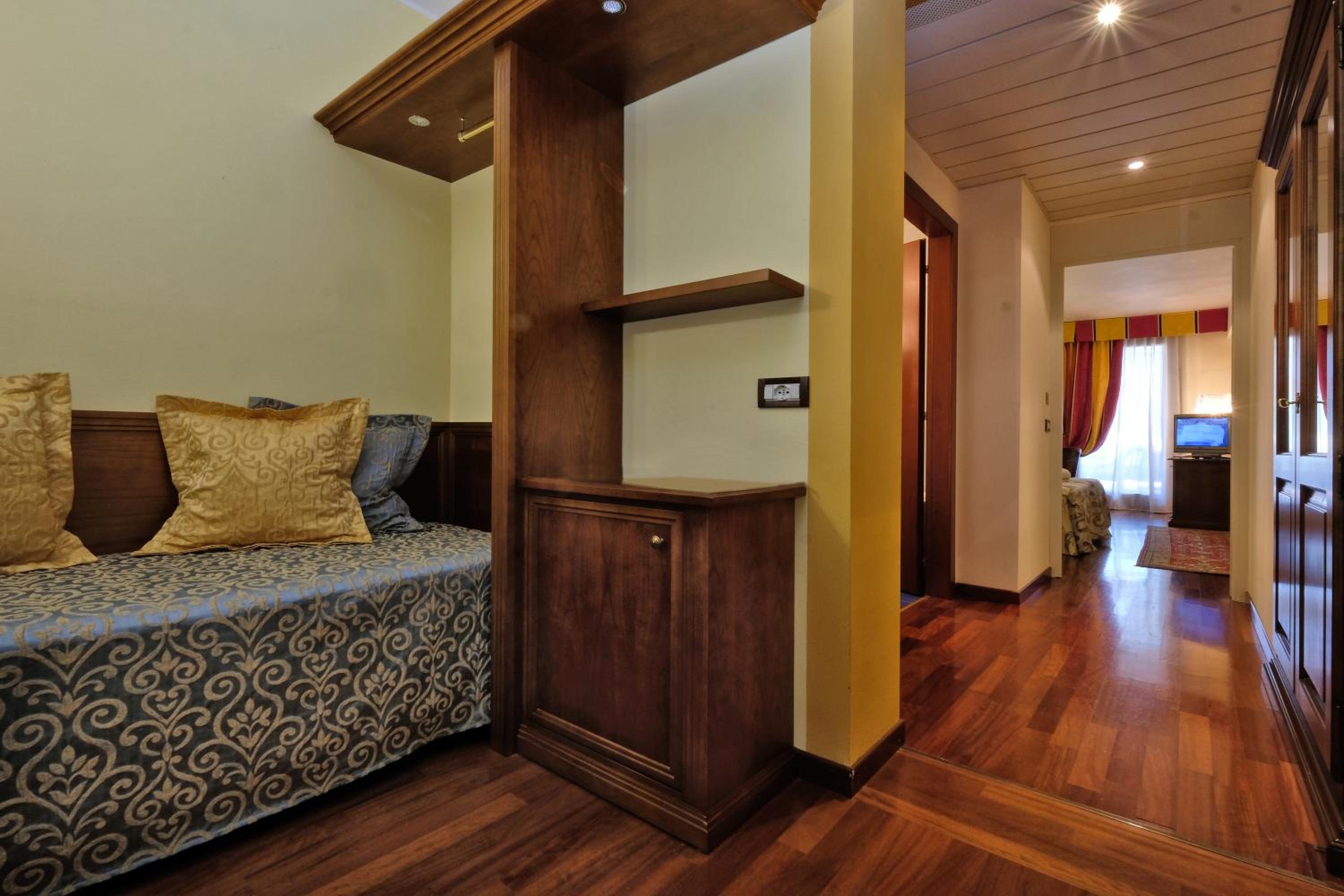Suite with Terrace - Photo 5